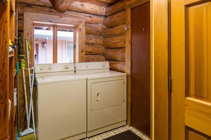 Kitchen or kitchenette in Sisters Dream Inn