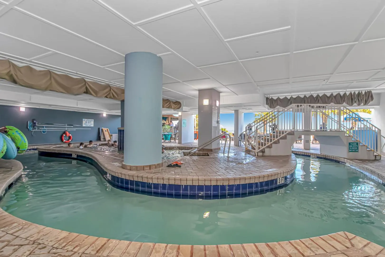 Pool view in Paradise 1408