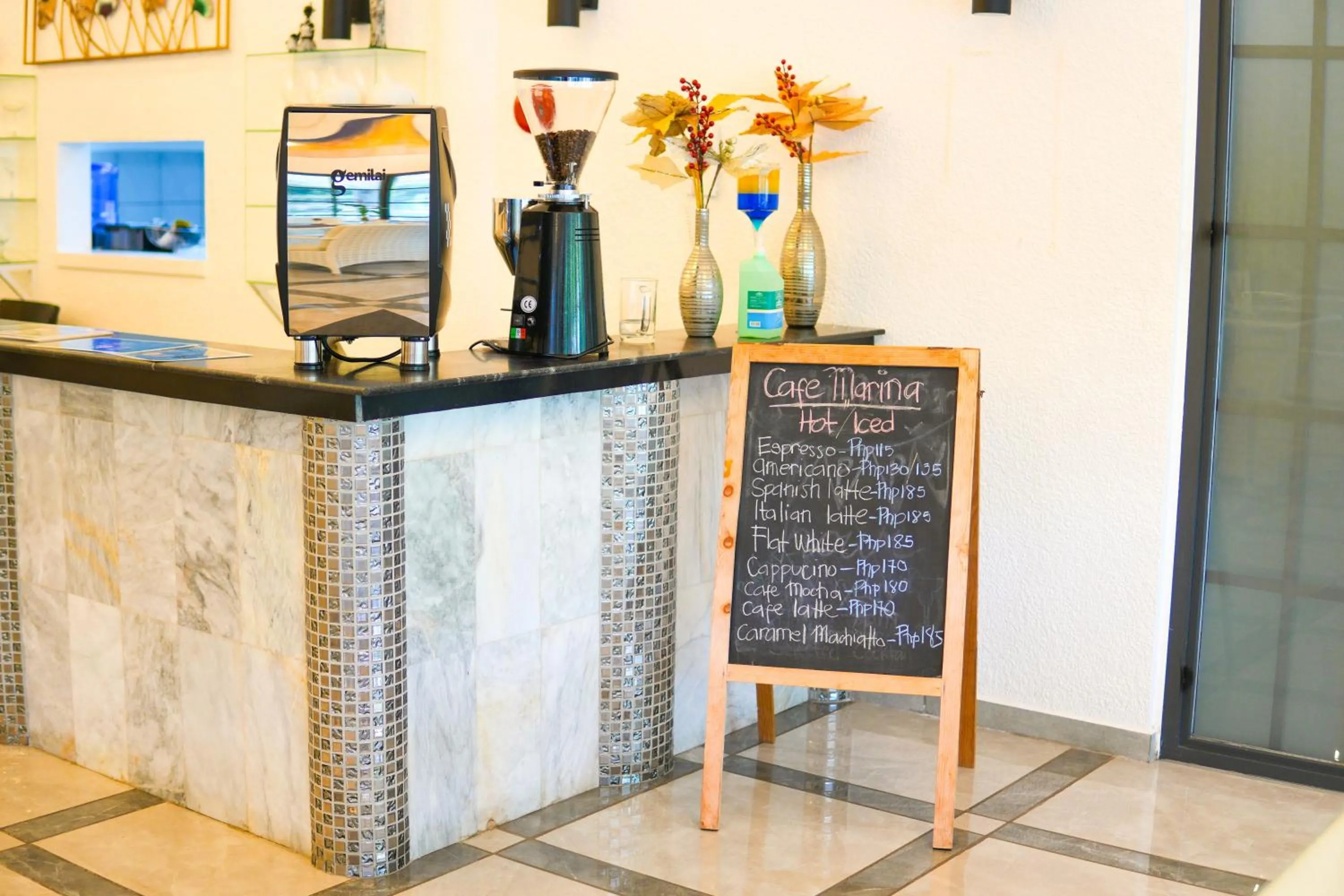 Restaurant/places to eat in Marina Point Bay Resort