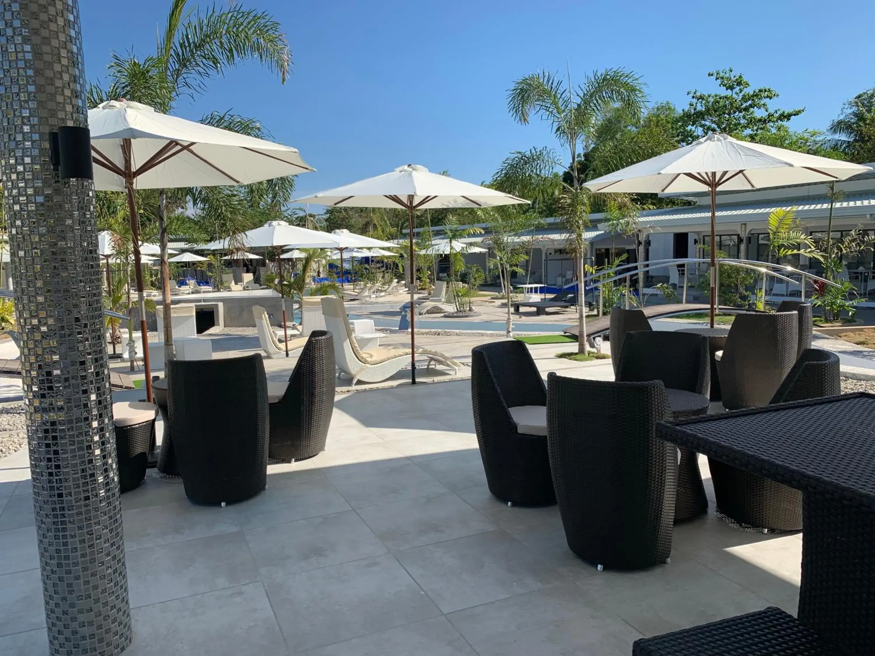 Lounge or bar in Marina Point Bay Resort Lounge or bar in Marina Point Bay Resort