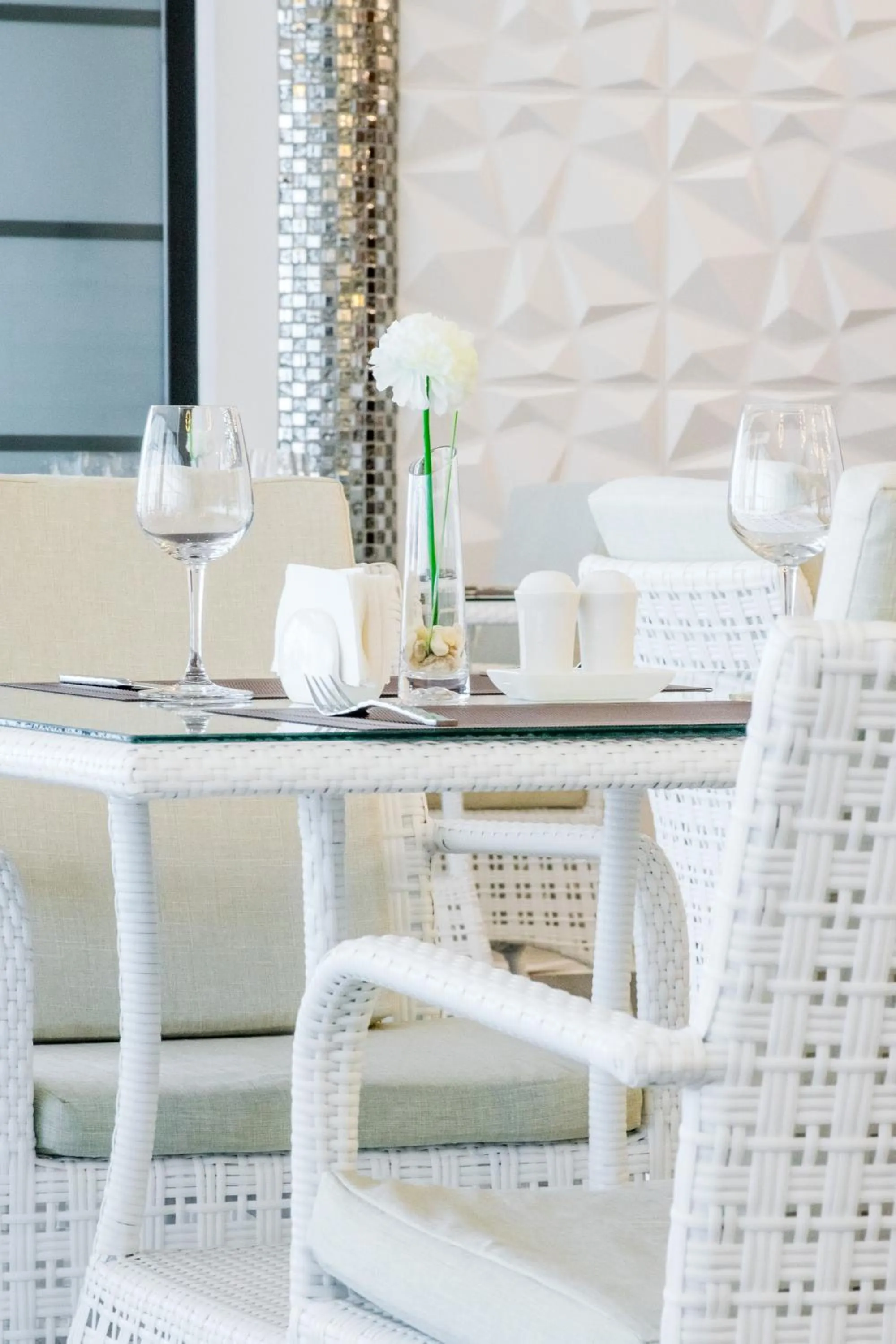 Restaurant/places to eat in Marina Point Bay Resort