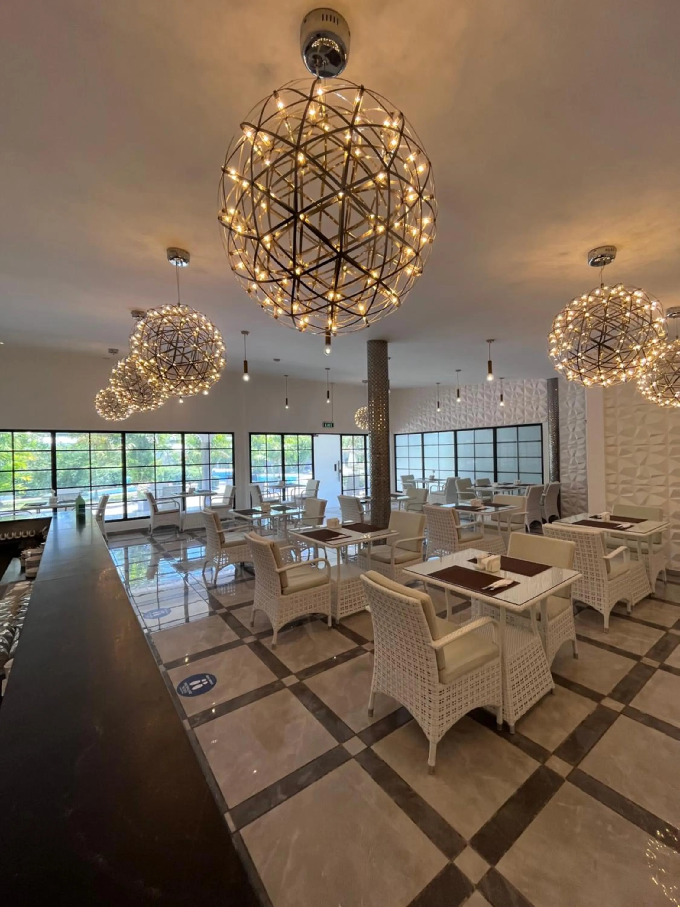 Restaurant/places to eat in Marina Point Bay Resort