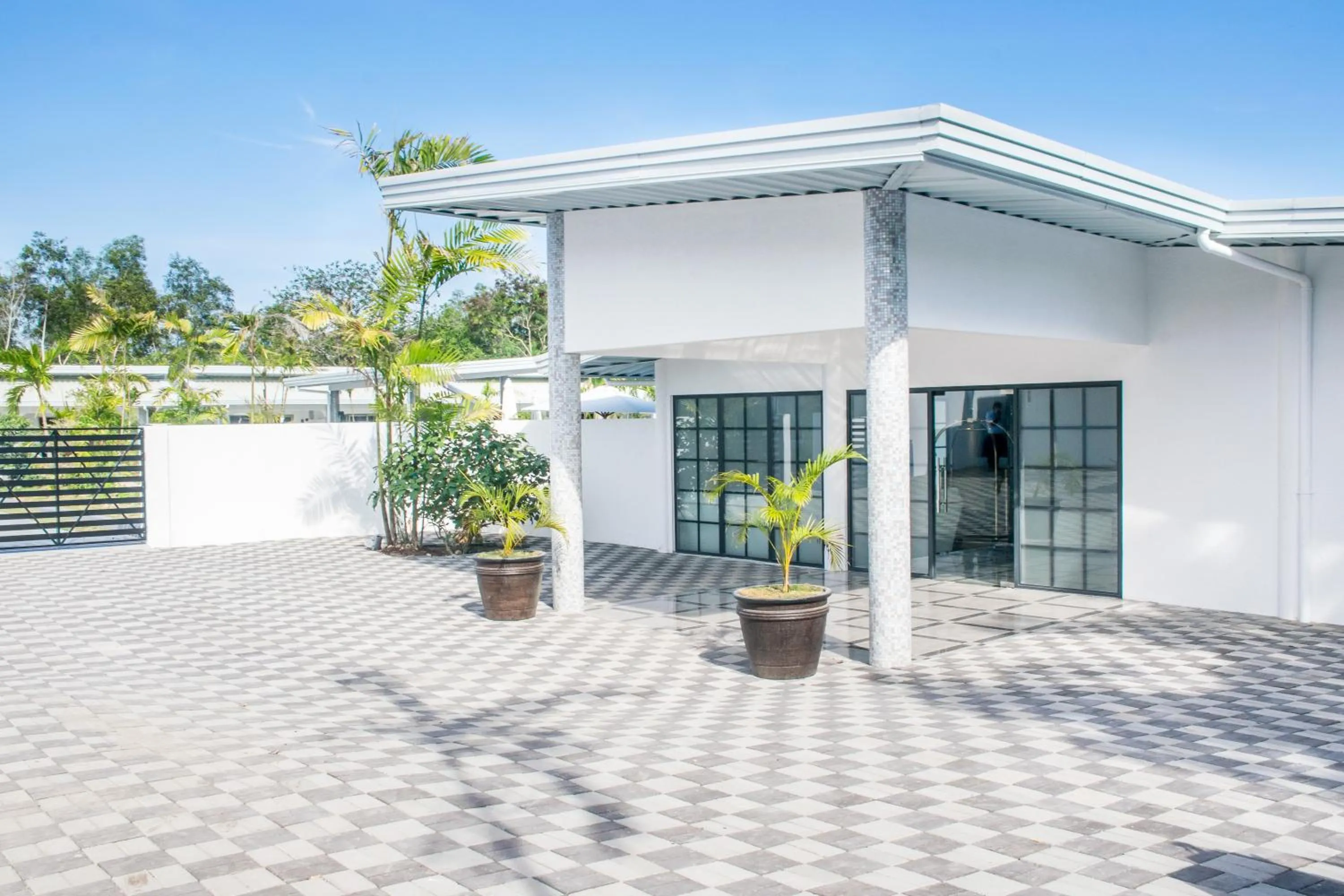 Facade/entrance in Marina Point Bay Resort
