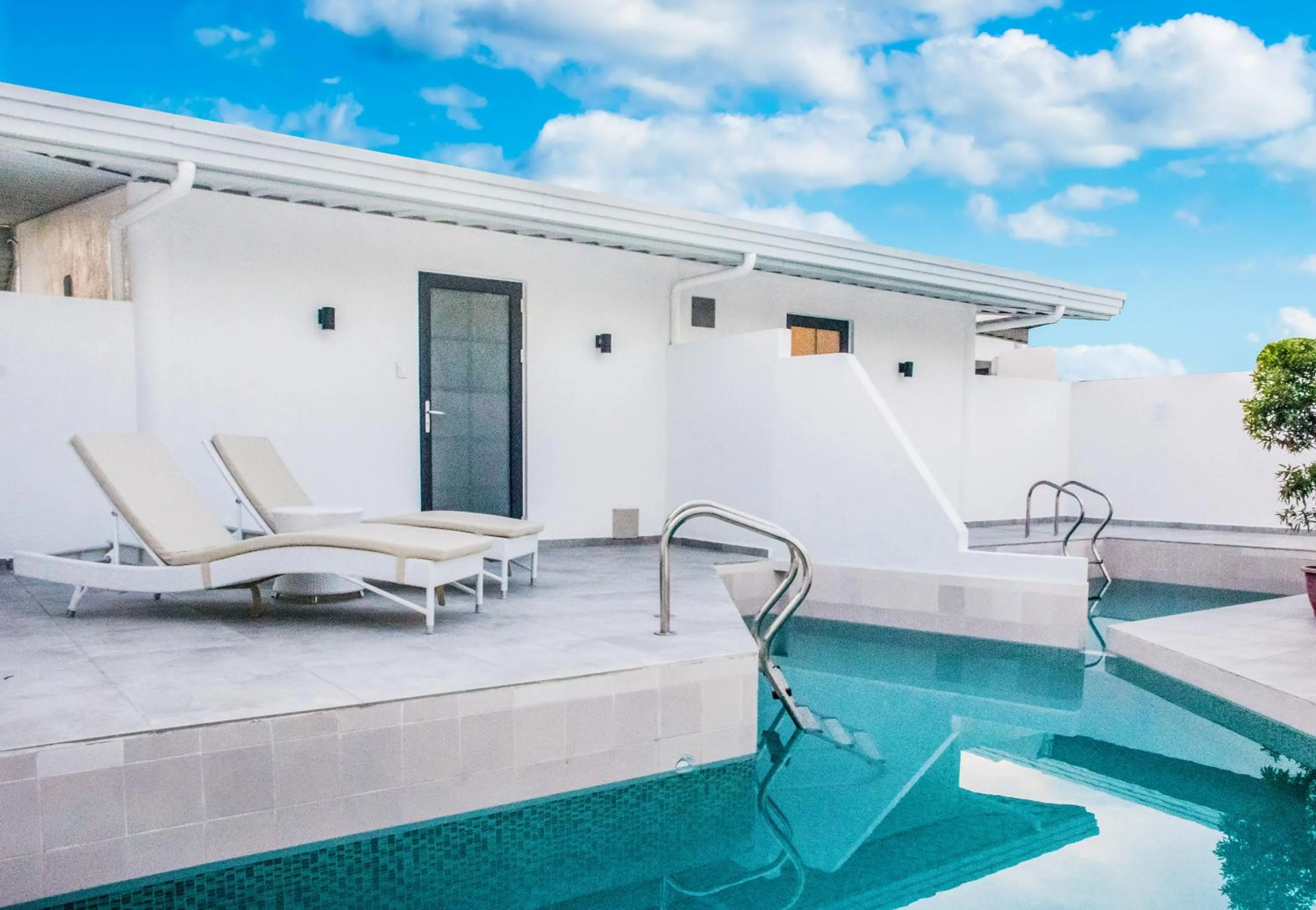 Swimming pool in Marina Point Bay Resort