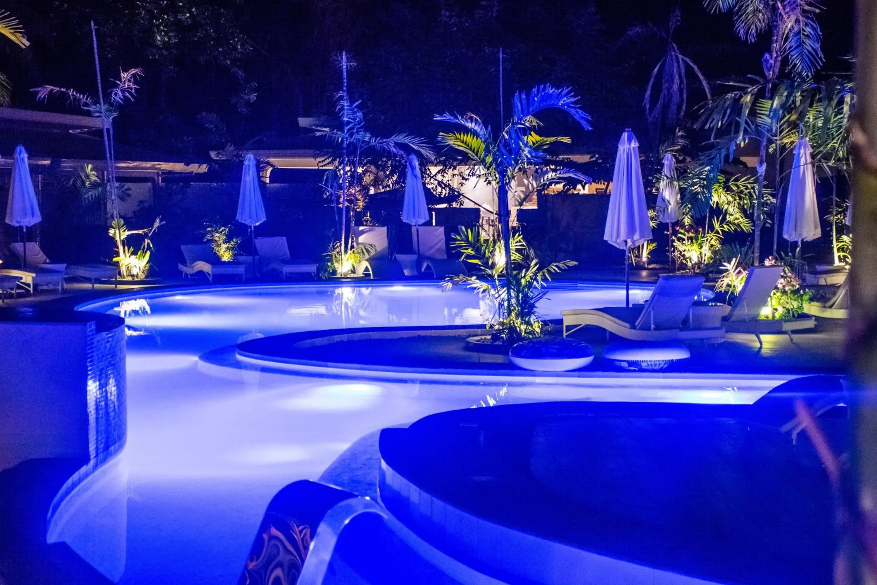 Swimming pool in Marina Point Bay Resort Swimming pool in Marina Point Bay Resort