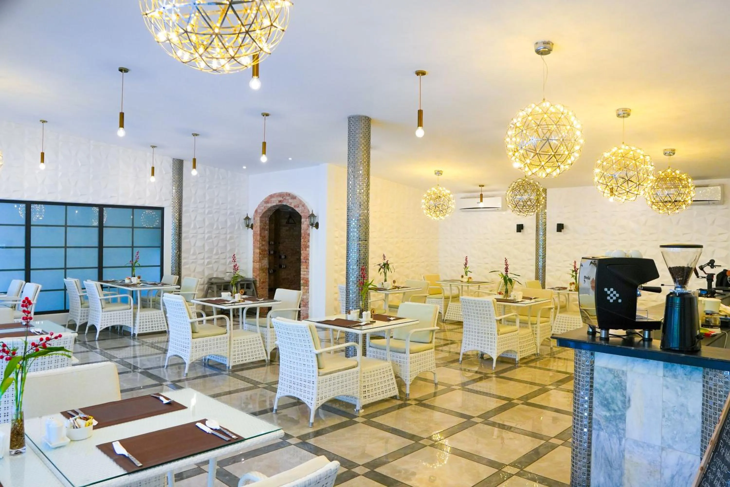 Restaurant/places to eat in Marina Point Bay Resort