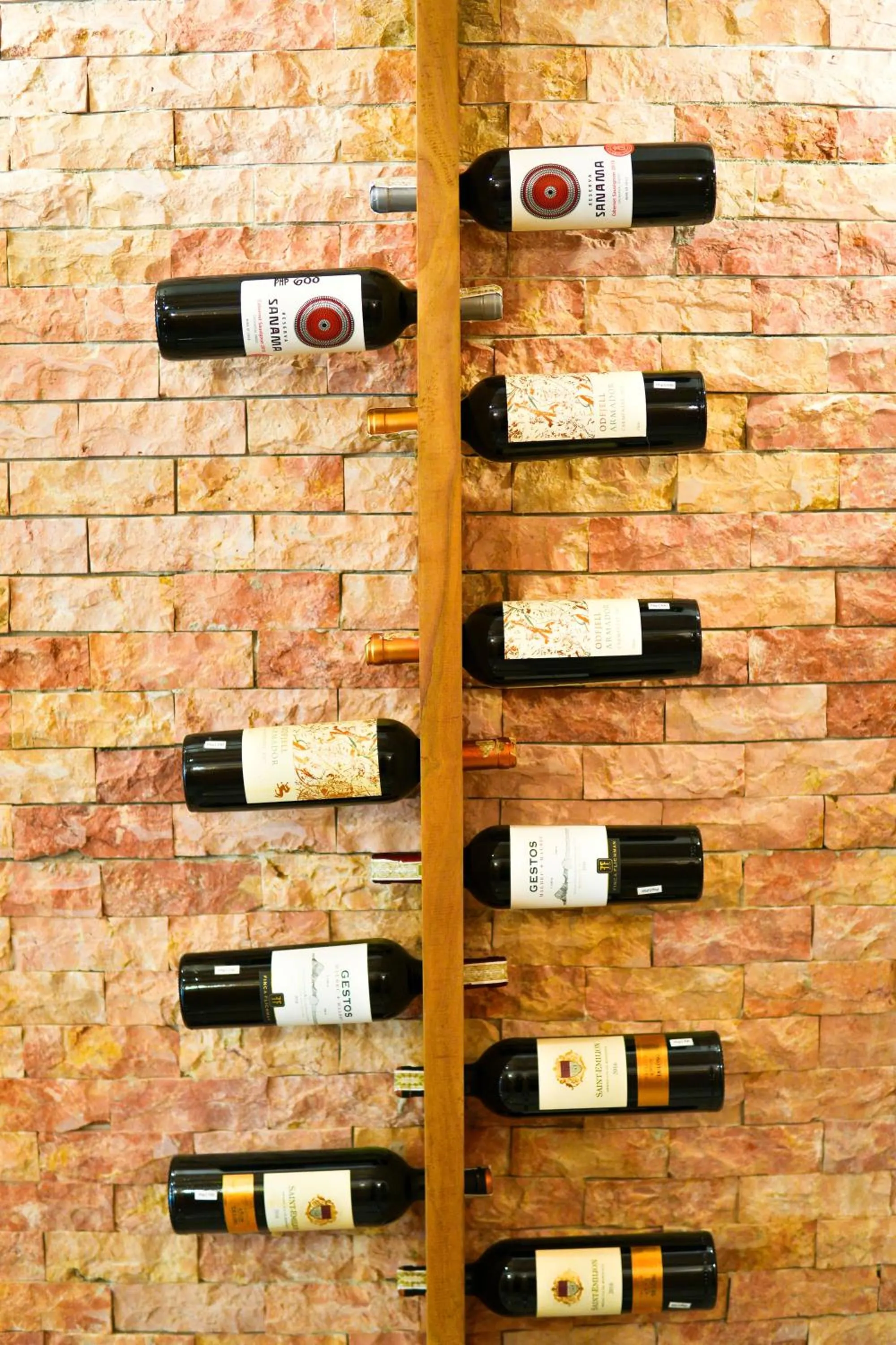 Restaurant/places to eat in Marina Point Bay Resort