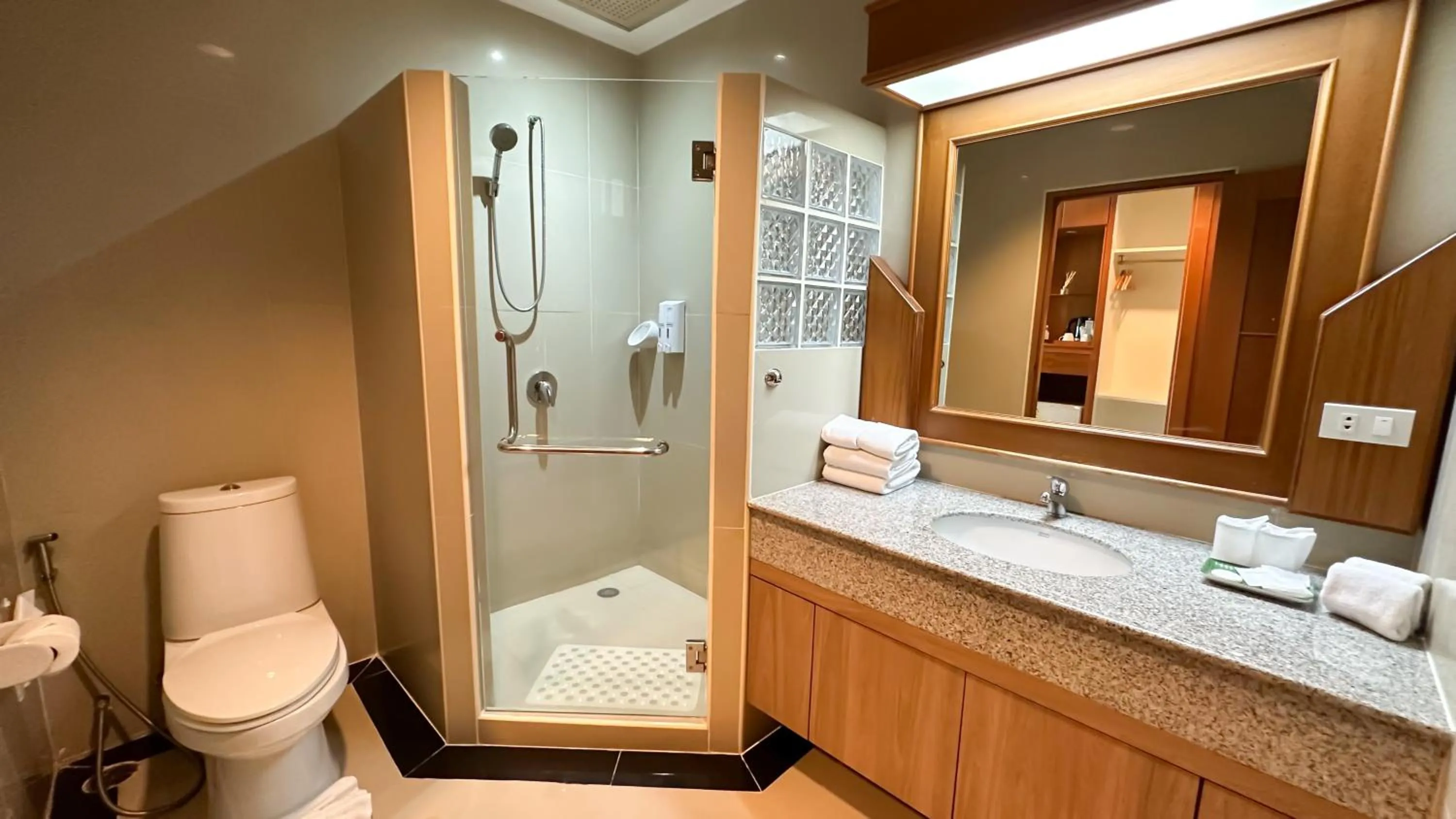 Bathroom in Siamgrand Hotel