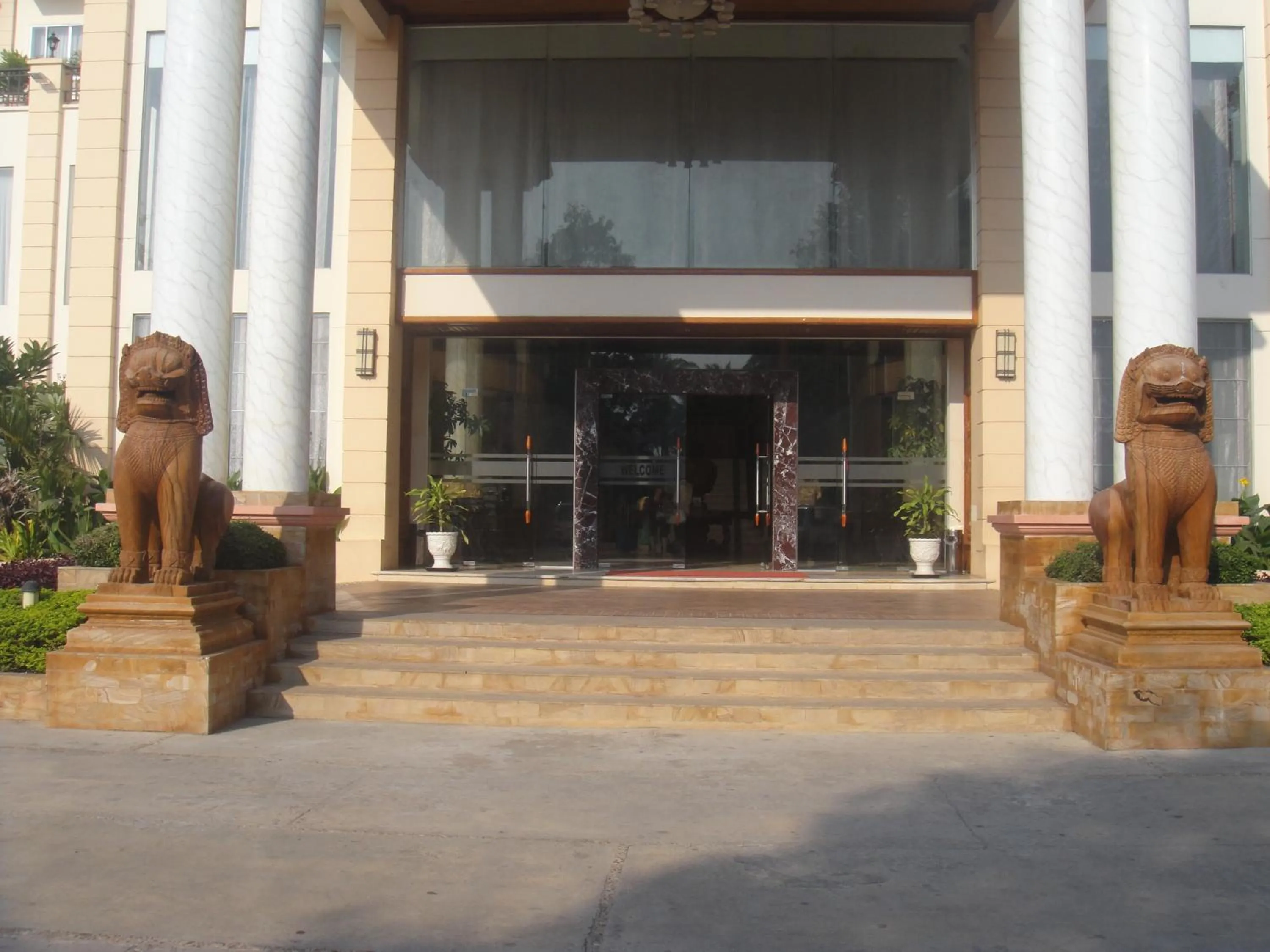 Facade/entrance in Stung Sangke Hotel