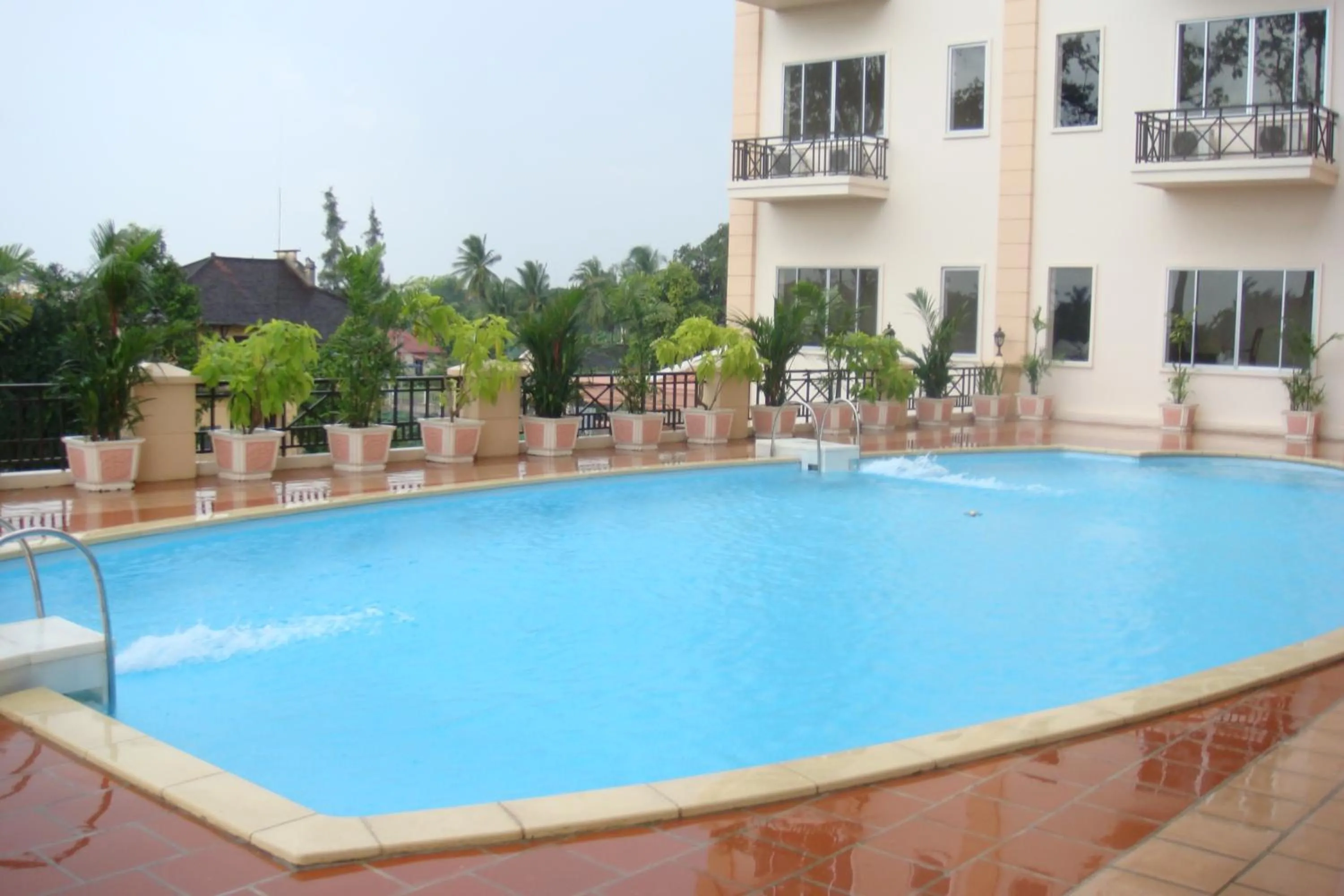 Swimming pool in Stung Sangke Hotel