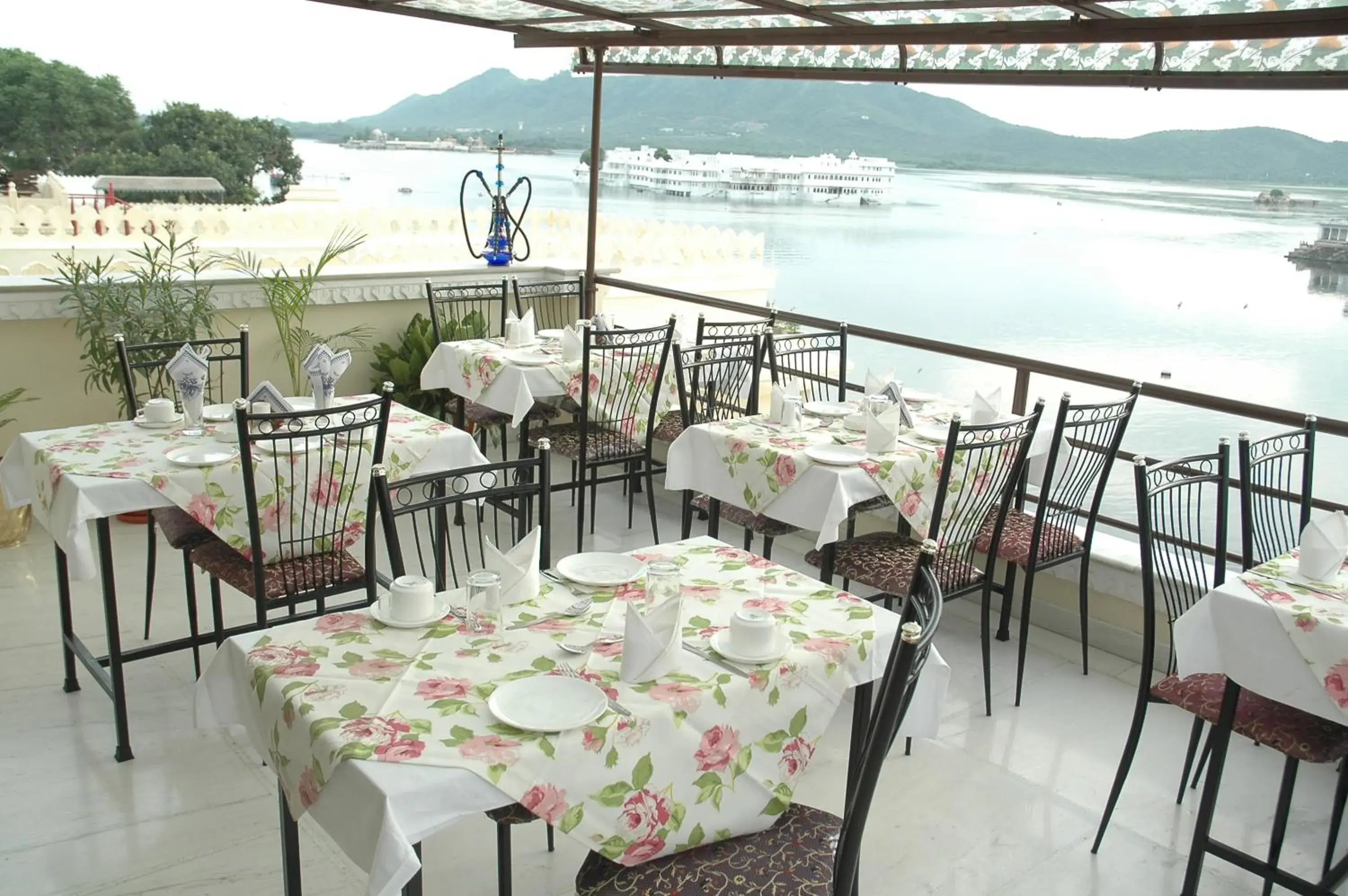 Restaurant/places to eat in Raj Niwas Restaurant/places to eat in Raj Niwas