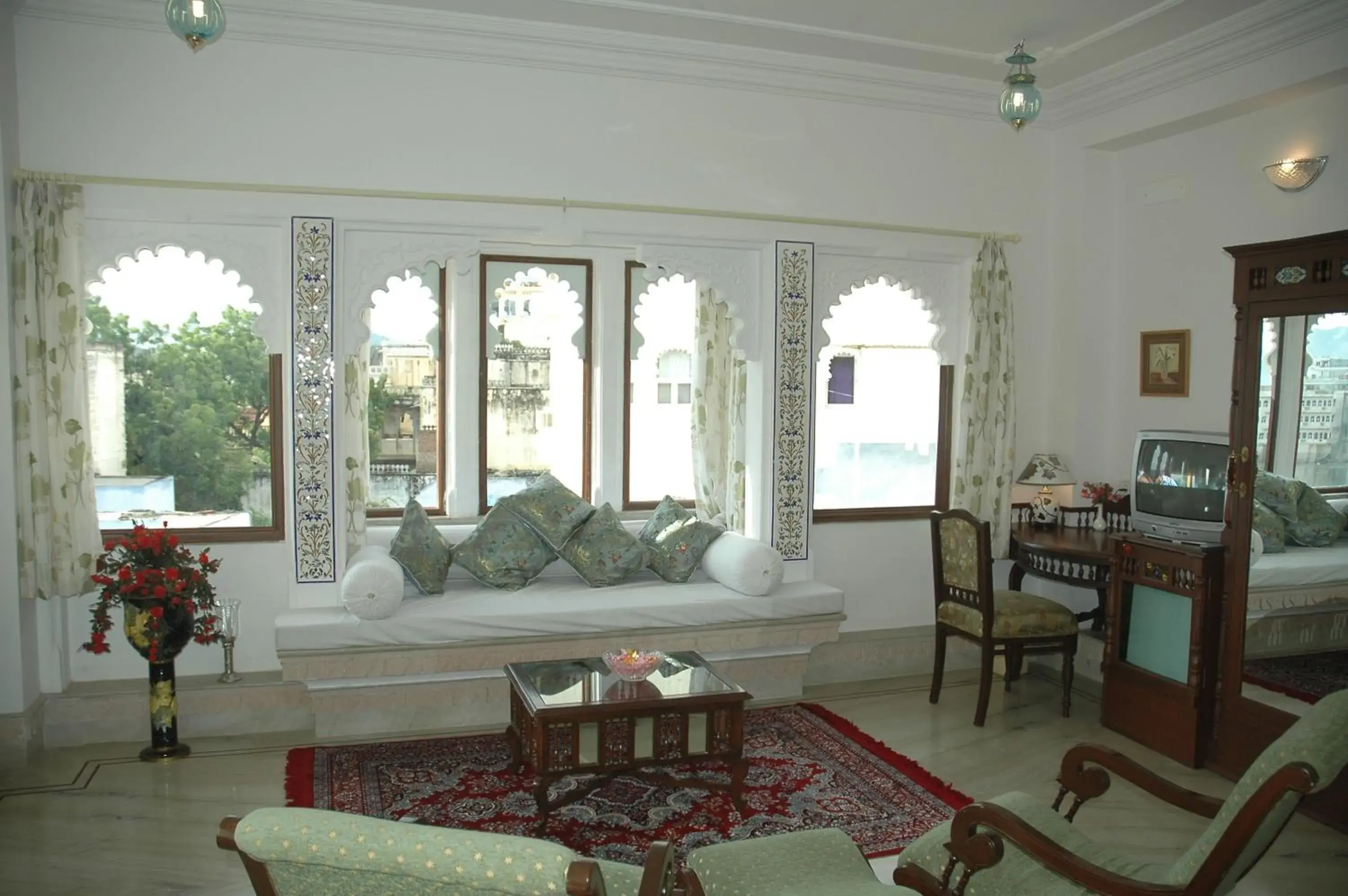 Day, Bed in Raj Niwas Day, Bed in Raj Niwas