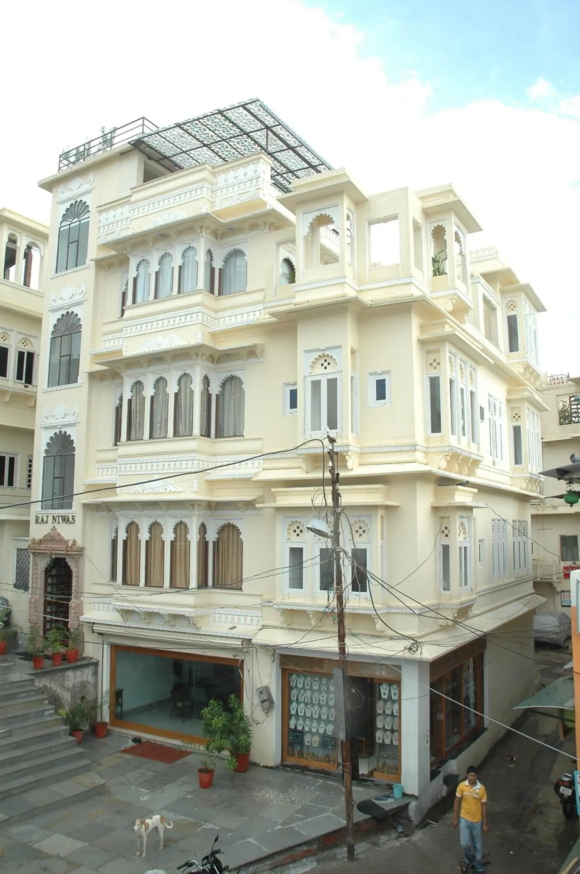 Property building in Raj Niwas Property building in Raj Niwas
