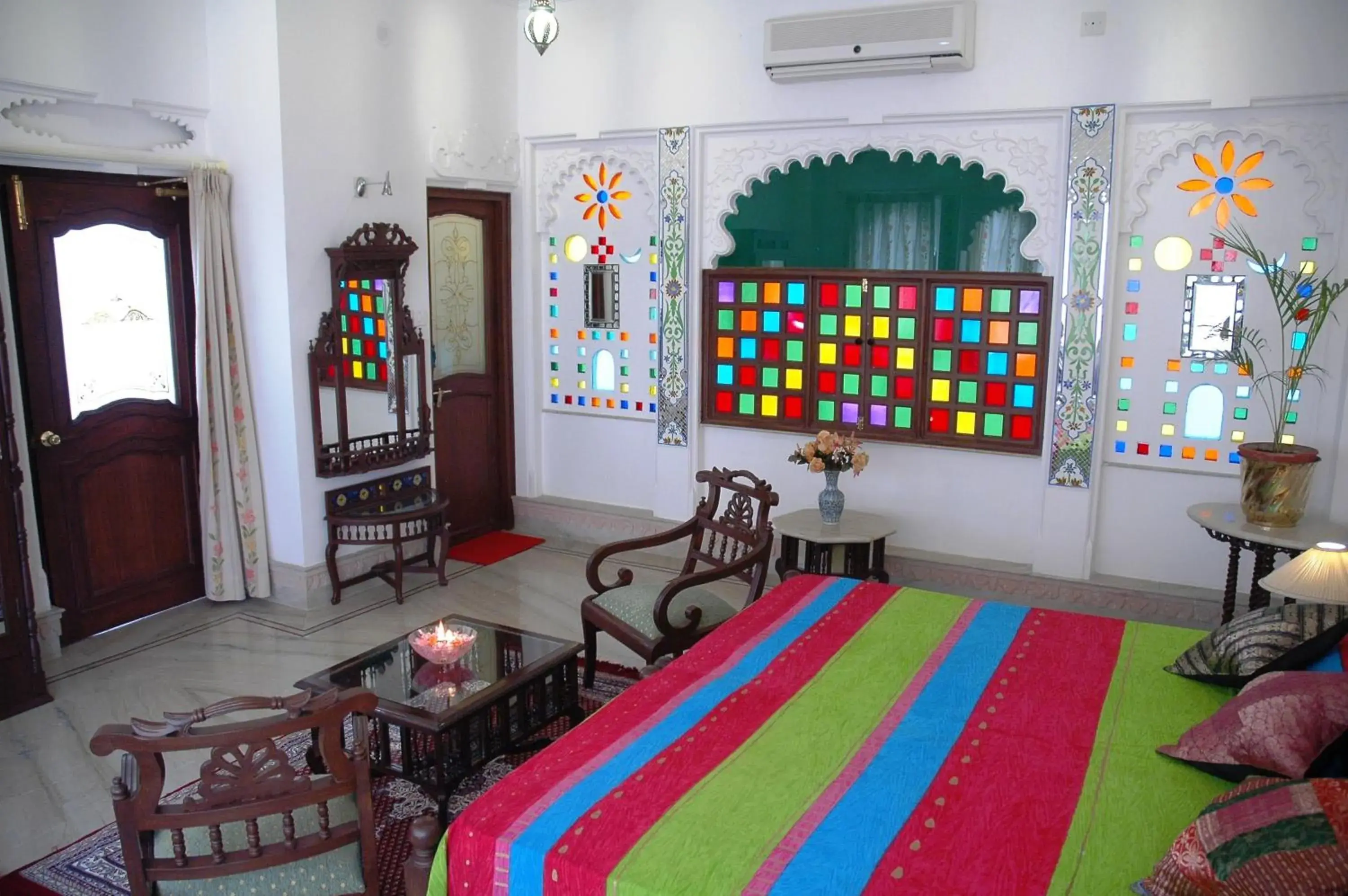 Day, Bed in Raj Niwas Day, Bed in Raj Niwas