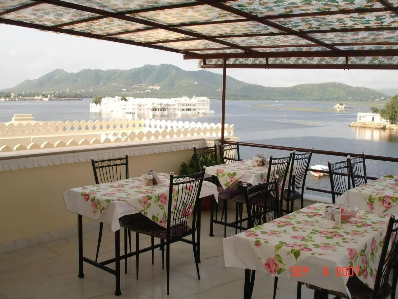 Restaurant/places to eat in Raj Niwas Restaurant/places to eat in Raj Niwas