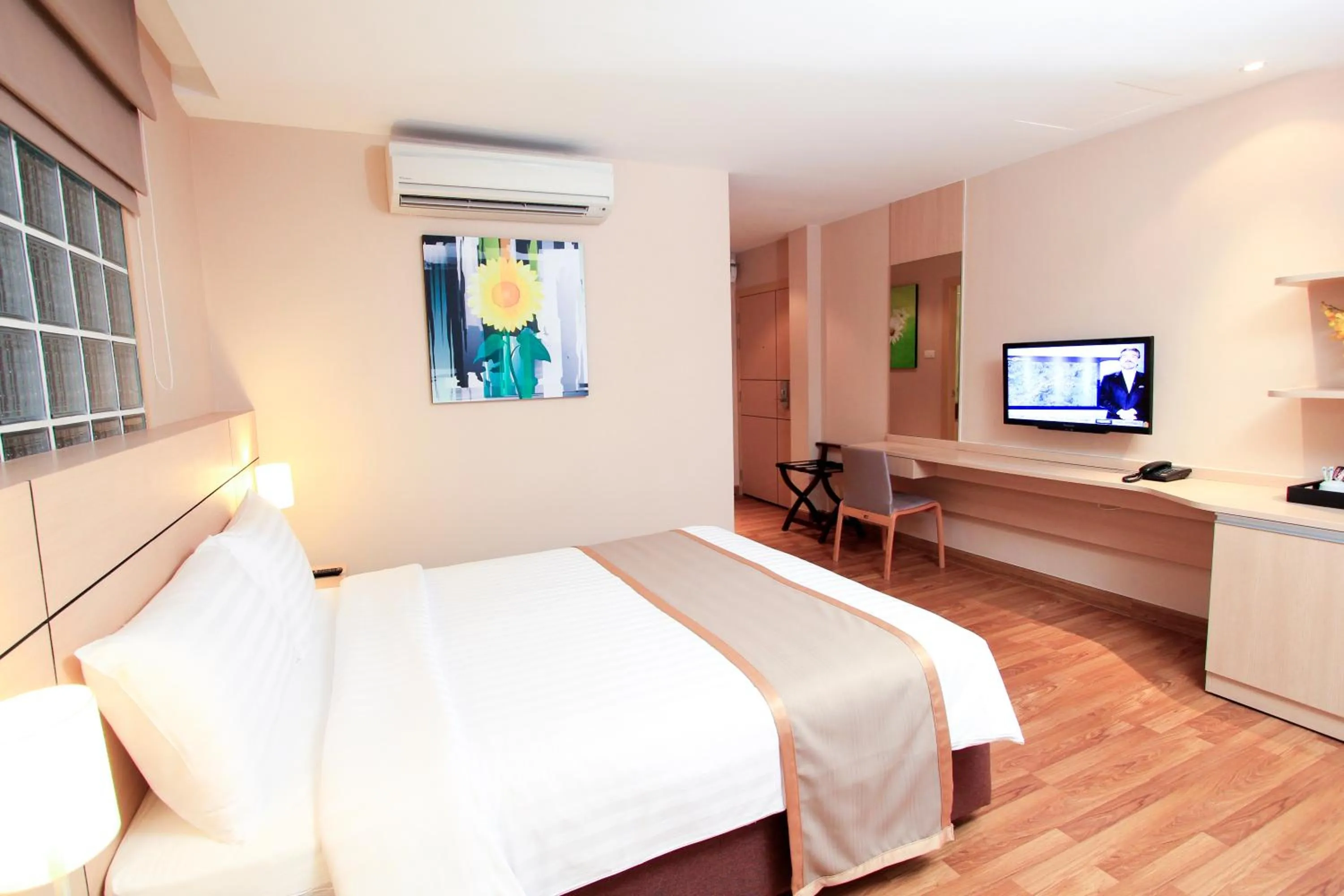 Photo of the whole room in Petals Inn