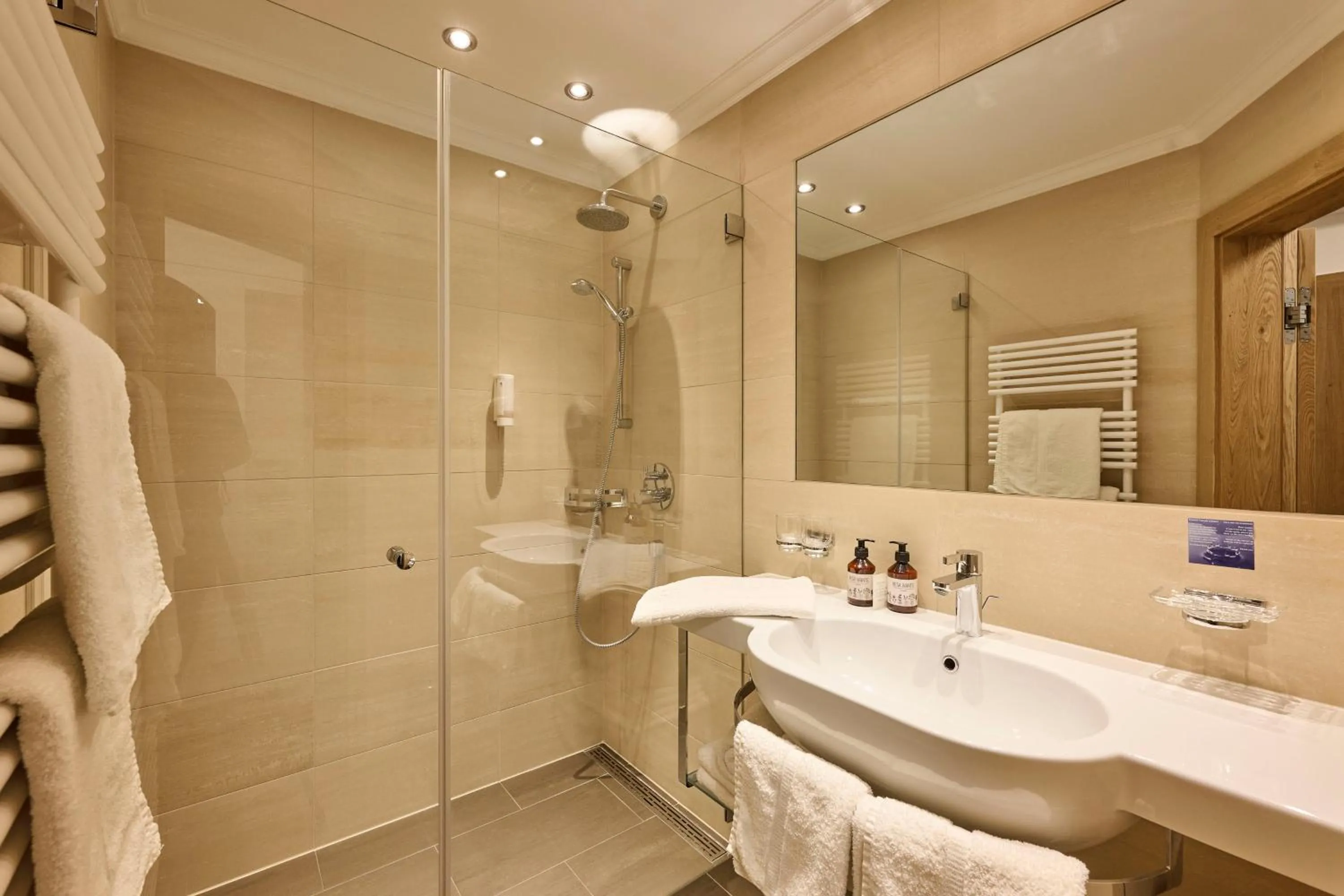 Shower in Appartements Täli