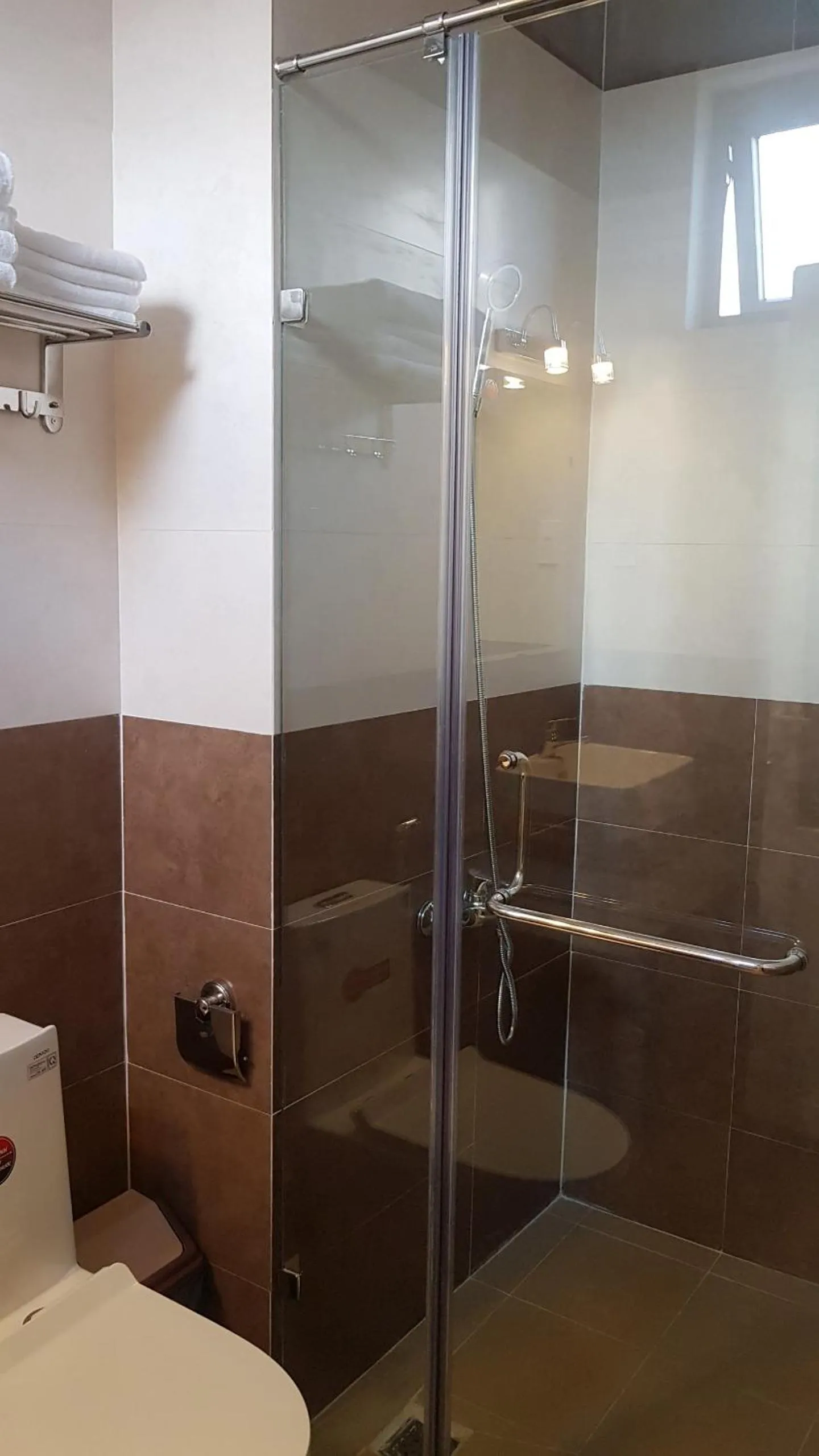 Bathroom in An Nhien Hotel