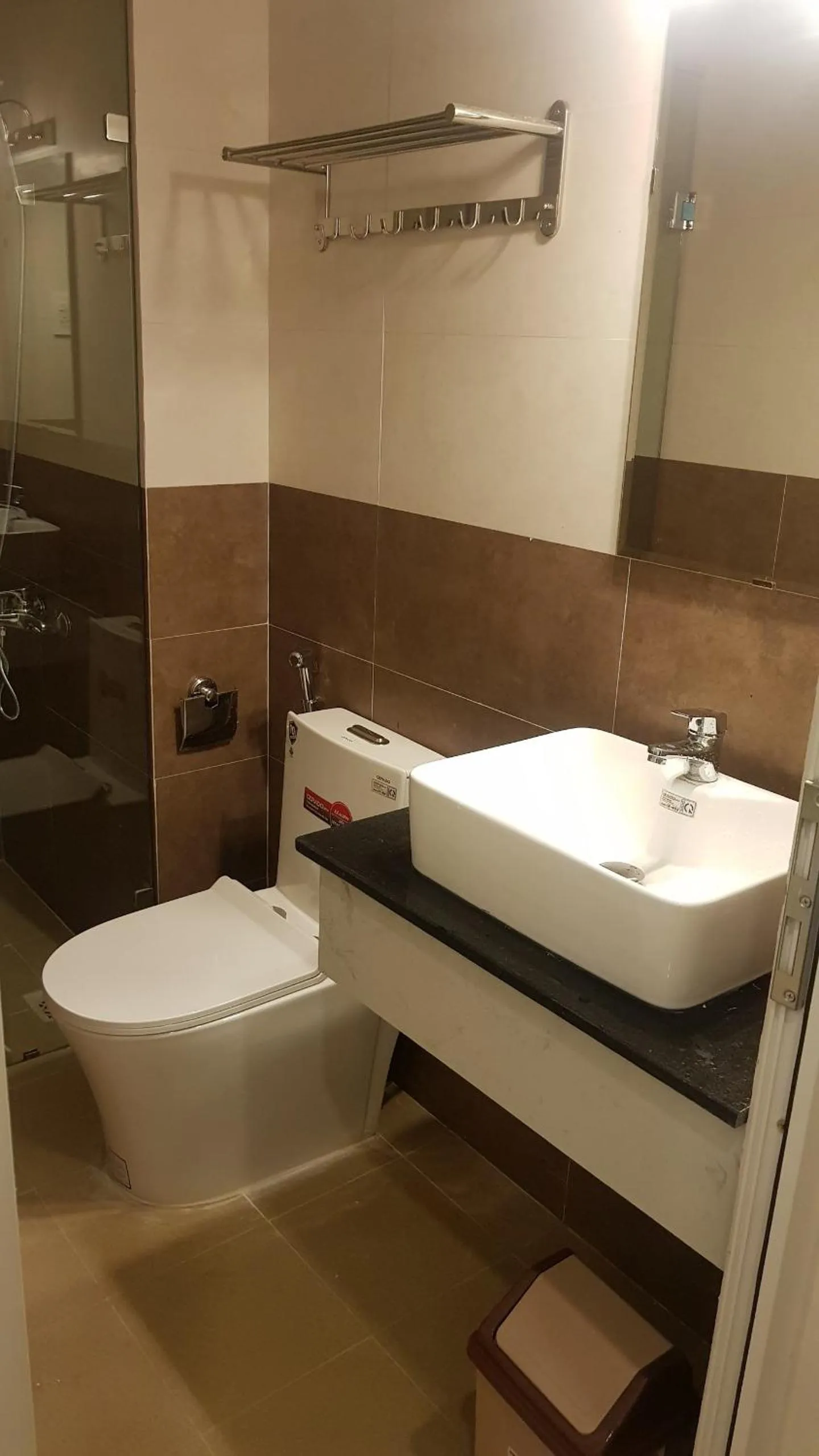 Bath in An Nhien Hotel