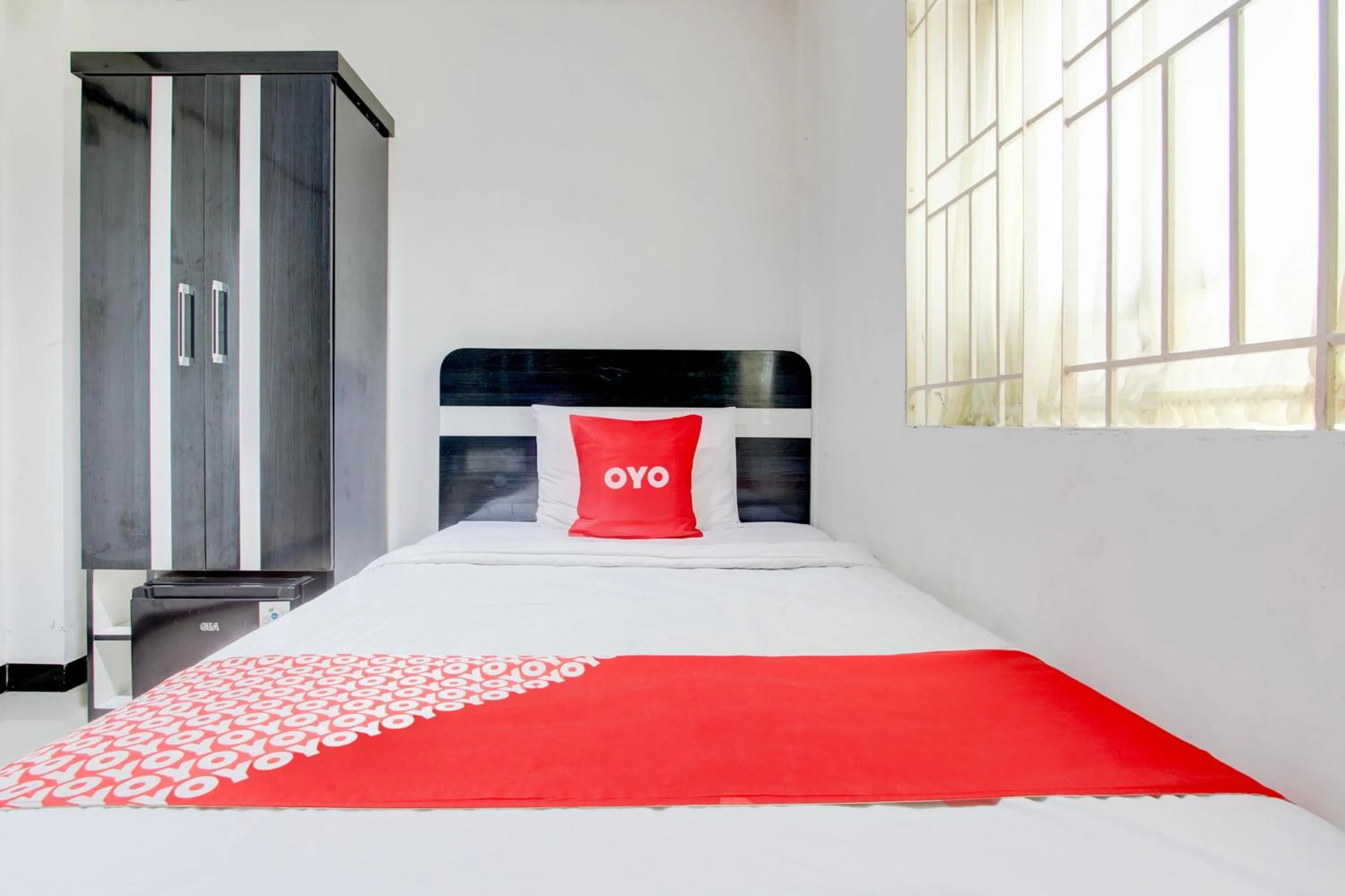 Bedroom, Bed in Hotel O Pondok Helomi