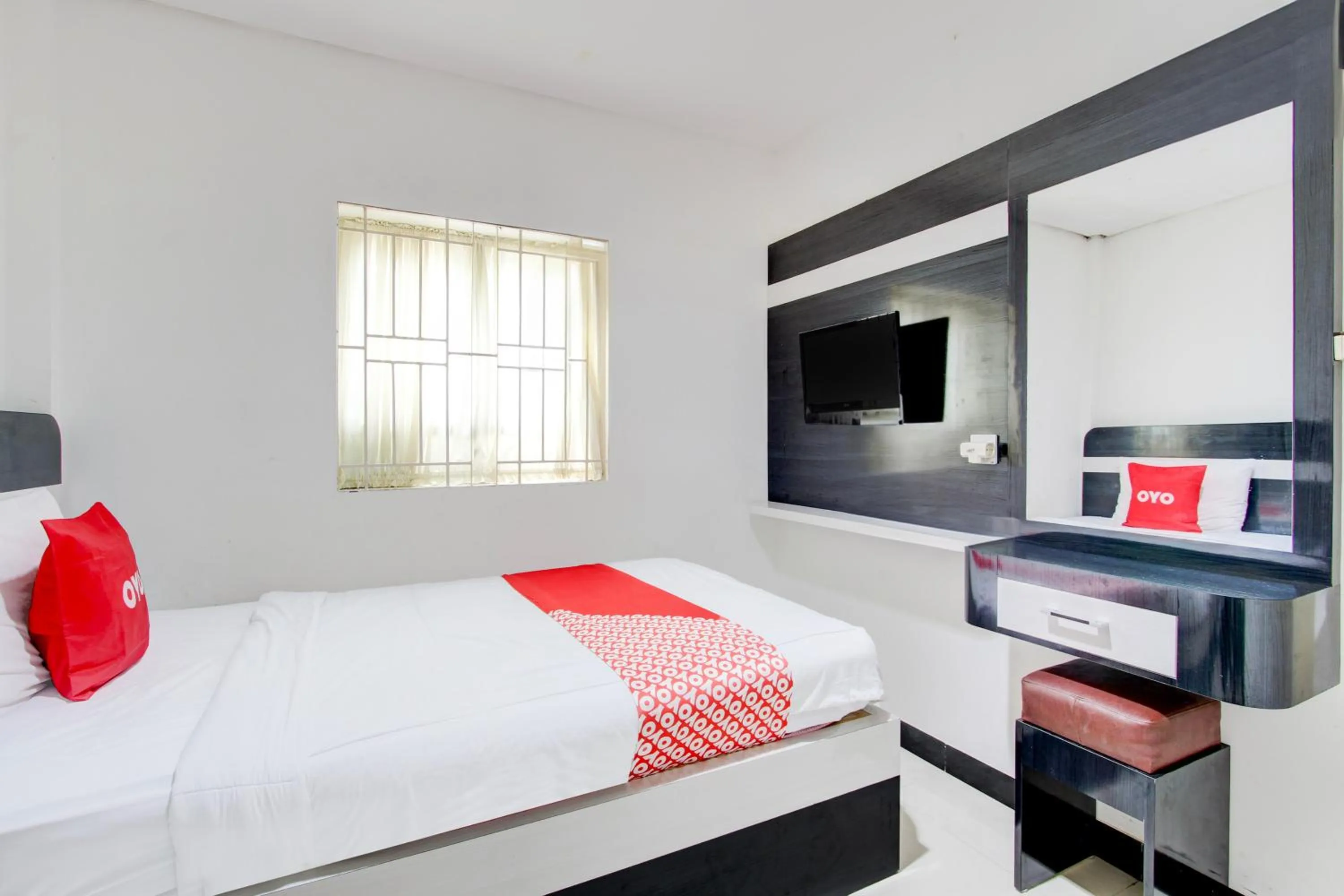 Bedroom, Bed in Hotel O Pondok Helomi