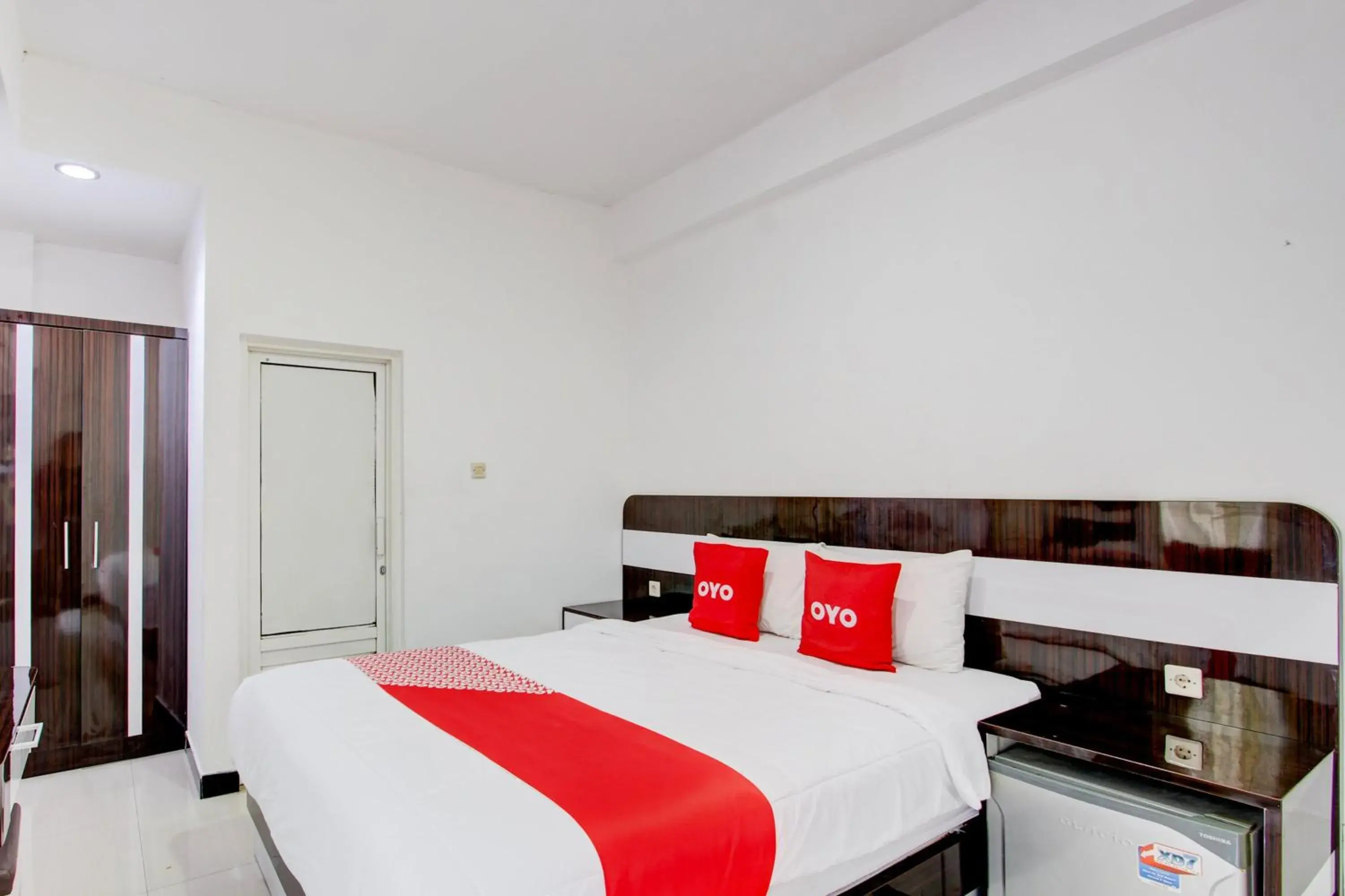 Bedroom, Bed in Hotel O Pondok Helomi Bedroom, Bed in Hotel O Pondok Helomi