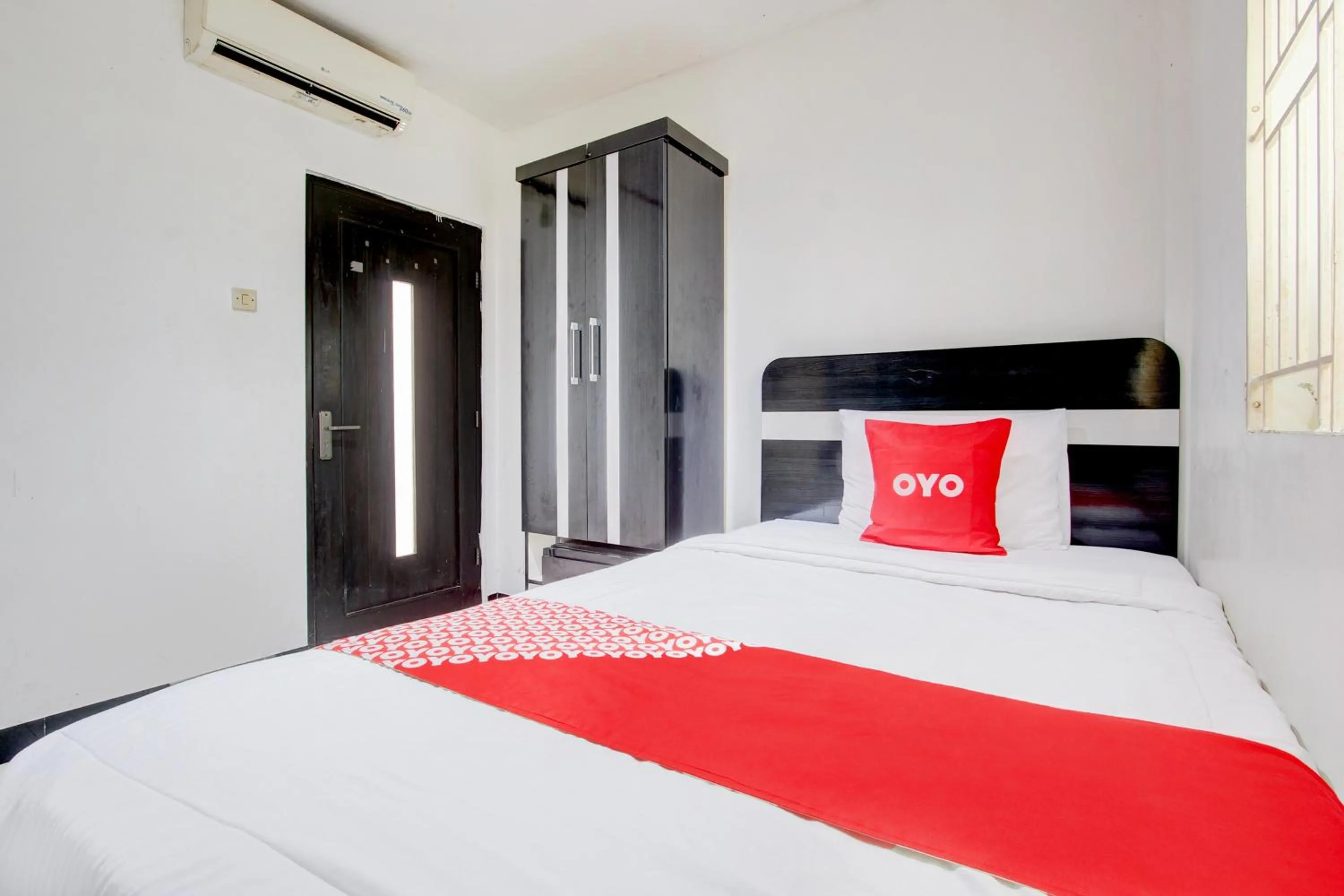 Bedroom, Bed in Hotel O Pondok Helomi