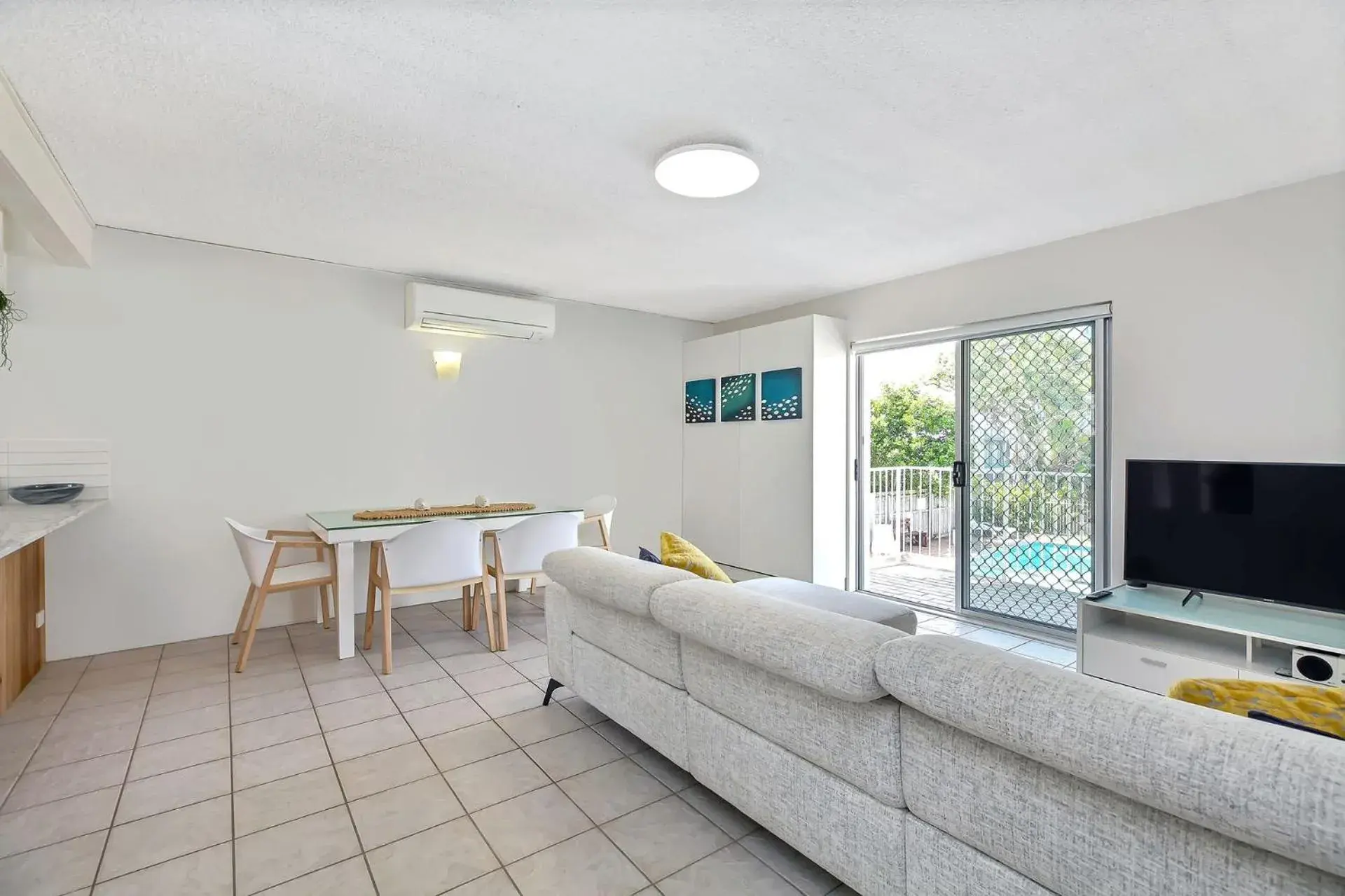 Beachcomber Unit 4 7 Dingle Ave Beachcomber Unit 4 7 Dingle Ave