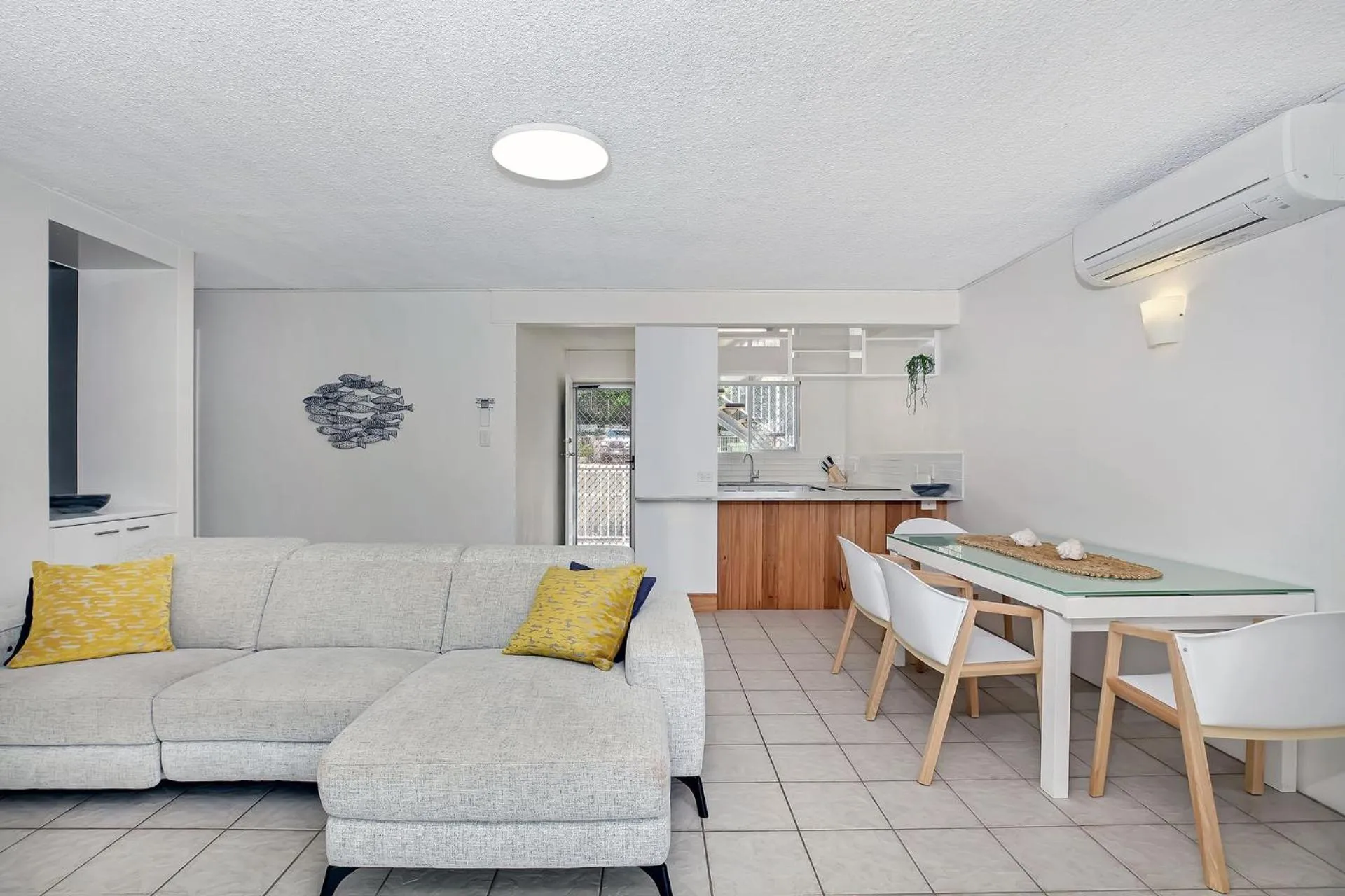 Beachcomber Unit 4 7 Dingle Ave