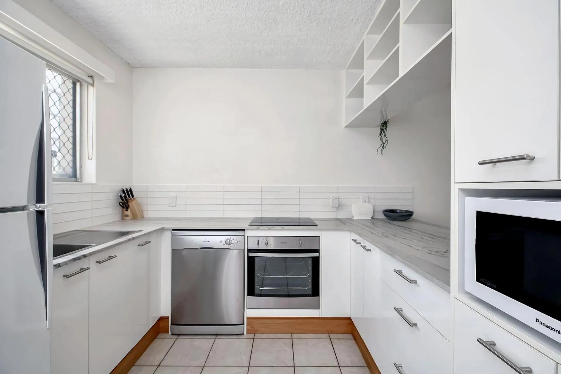 Beachcomber Unit 4 7 Dingle Ave