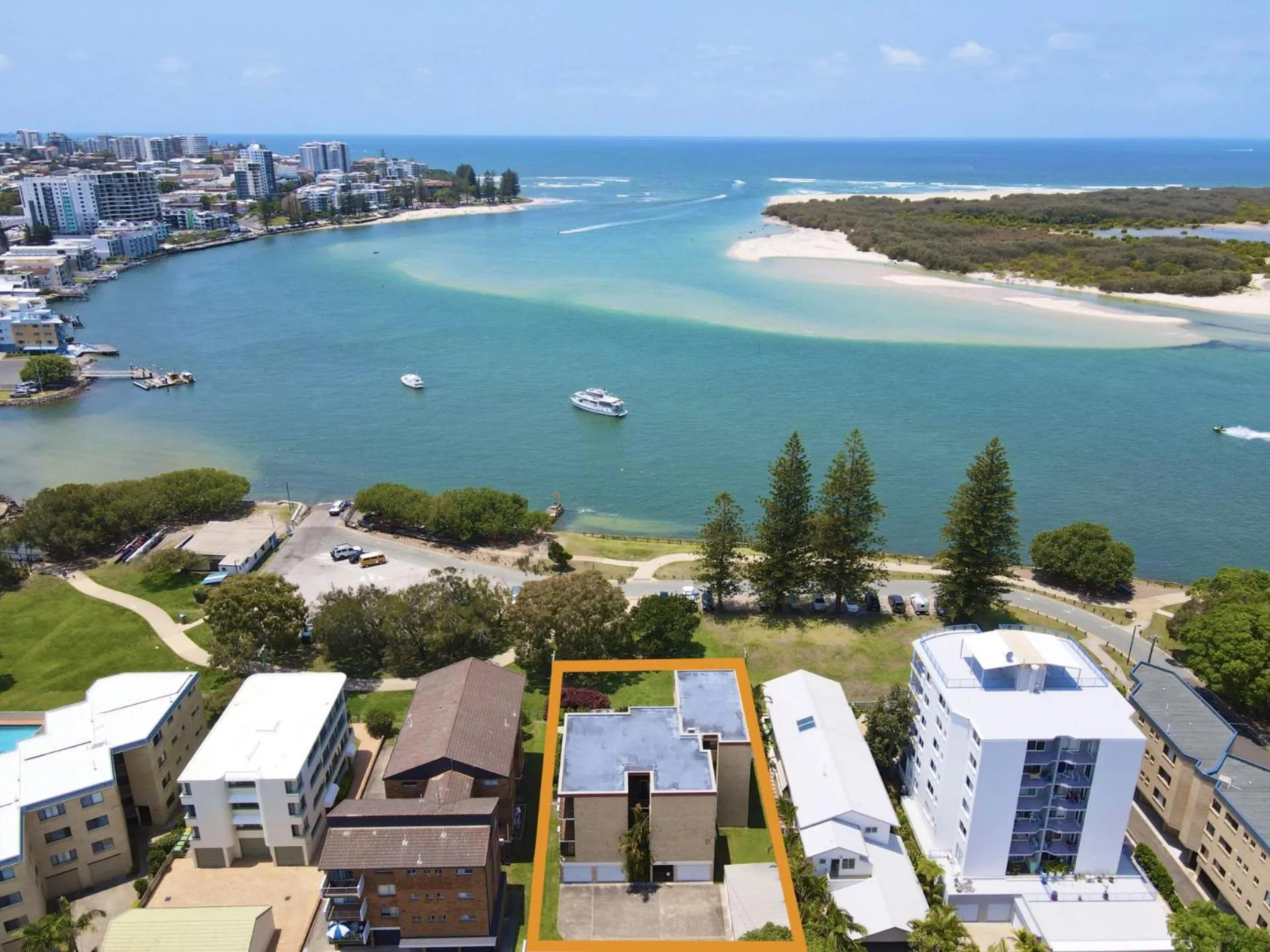 Golden Shores Unit 1 21 Landsborough Parade