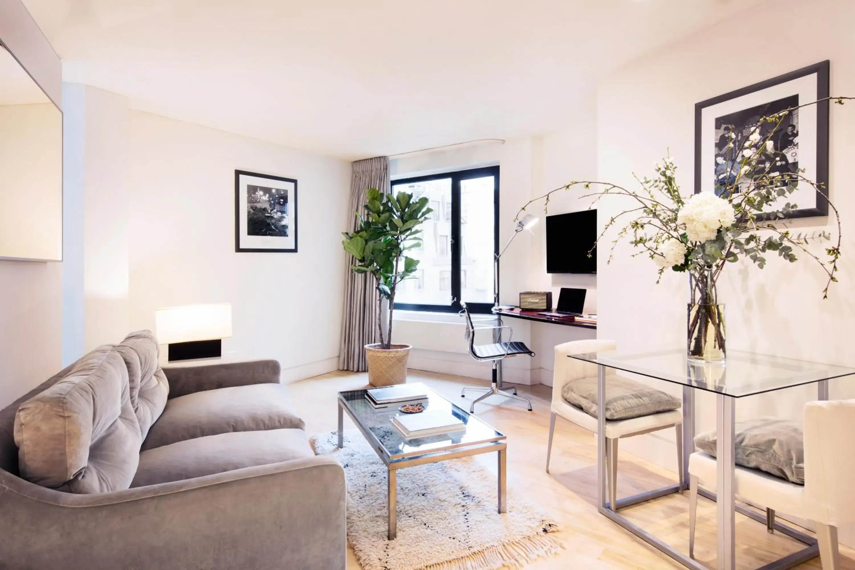 Superior One-Bedroom Suite in No.5 Maddox Street Superior One-Bedroom Suite in No.5 Maddox Street