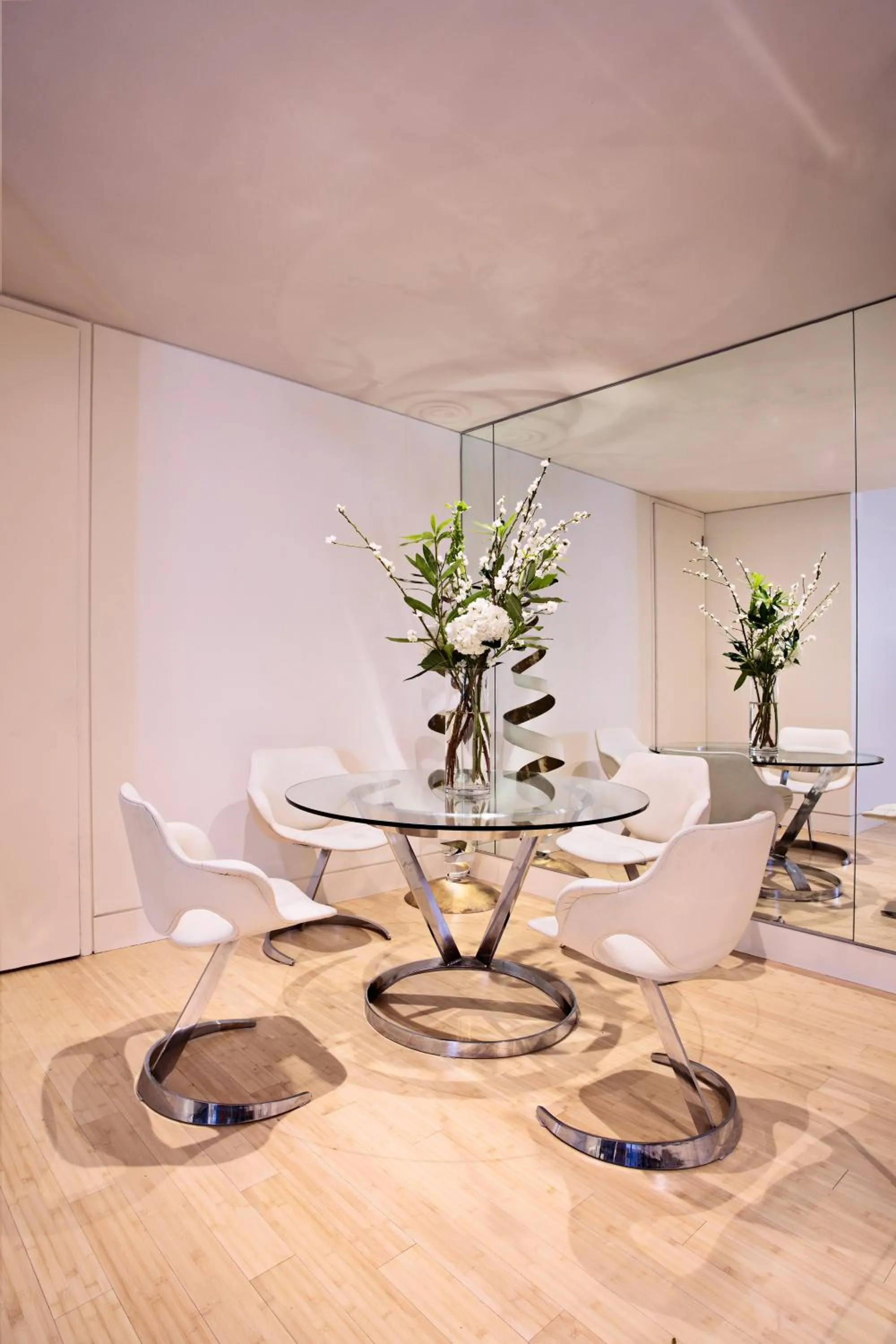 Dining area in No.5 Maddox Street