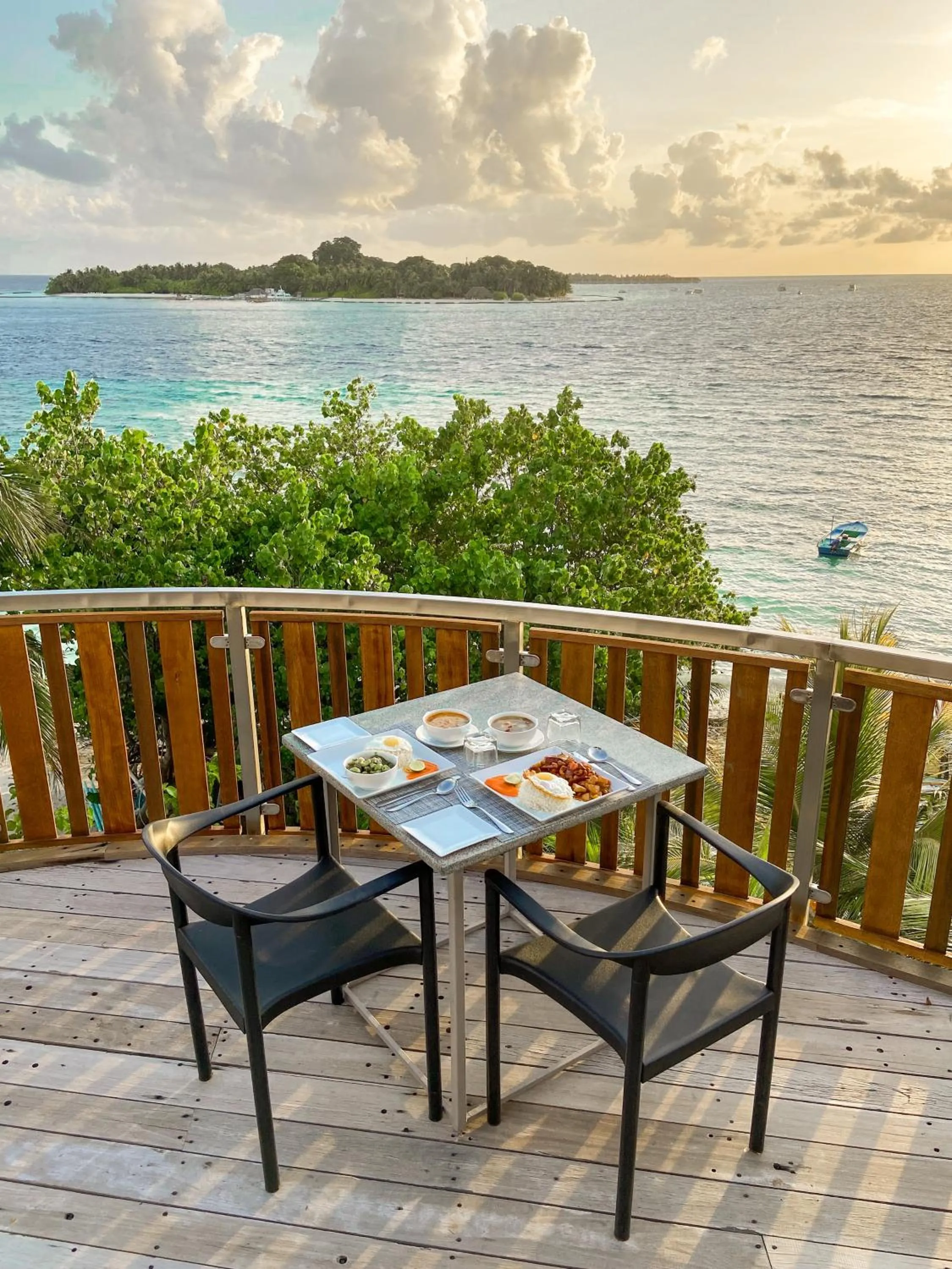 Restaurant/places to eat in Club Gabbiano