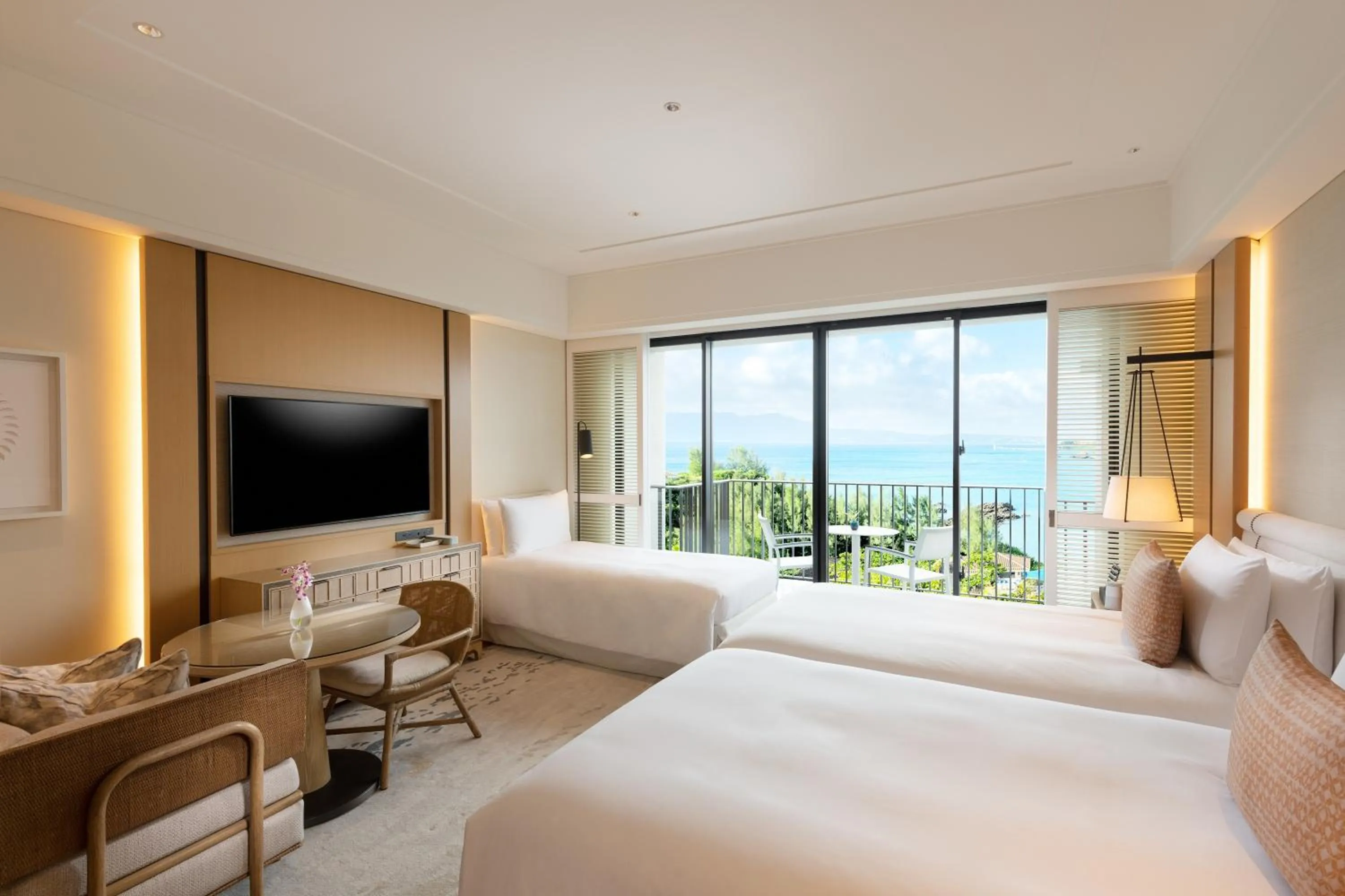 Photo of the whole room, Bed in Halekulani Okinawa