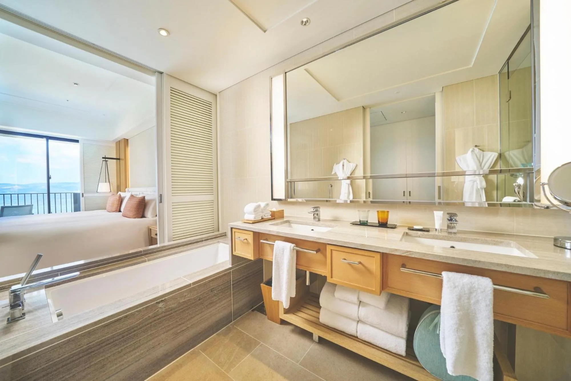 Bathroom, Bed in Halekulani Okinawa