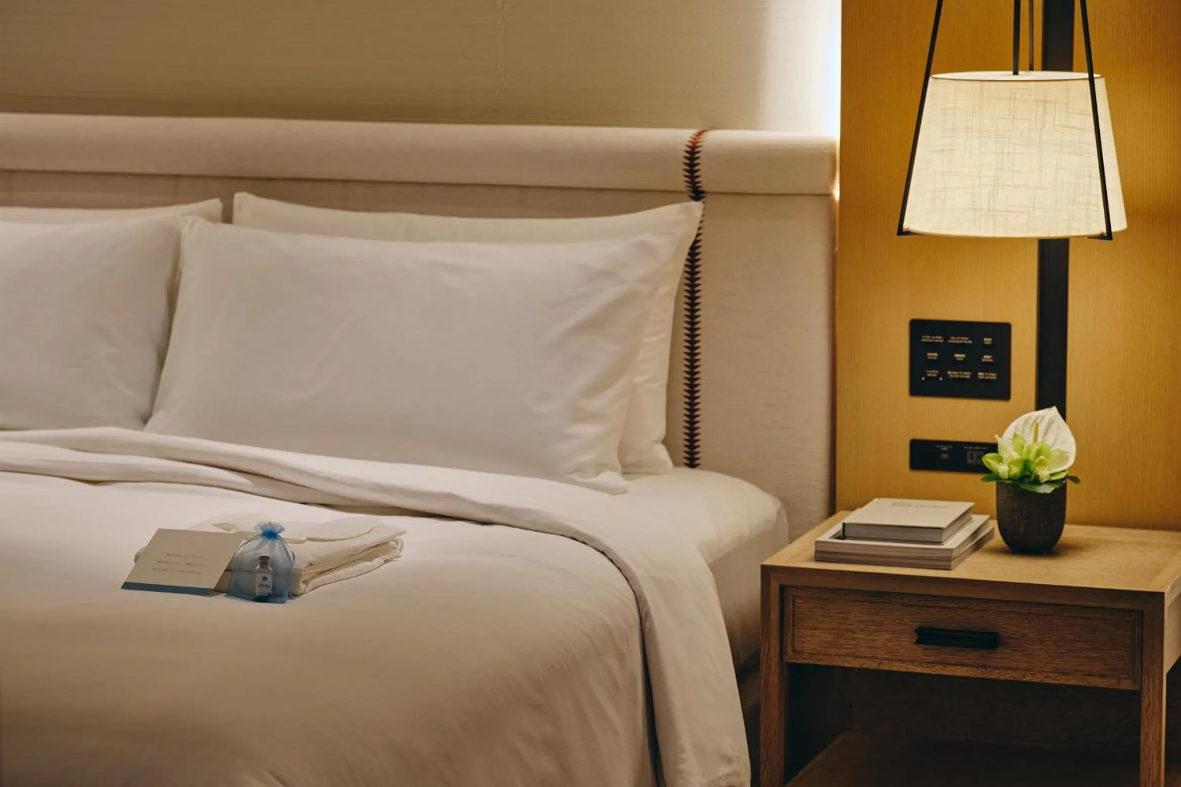 Bedroom, Bed in Halekulani Okinawa