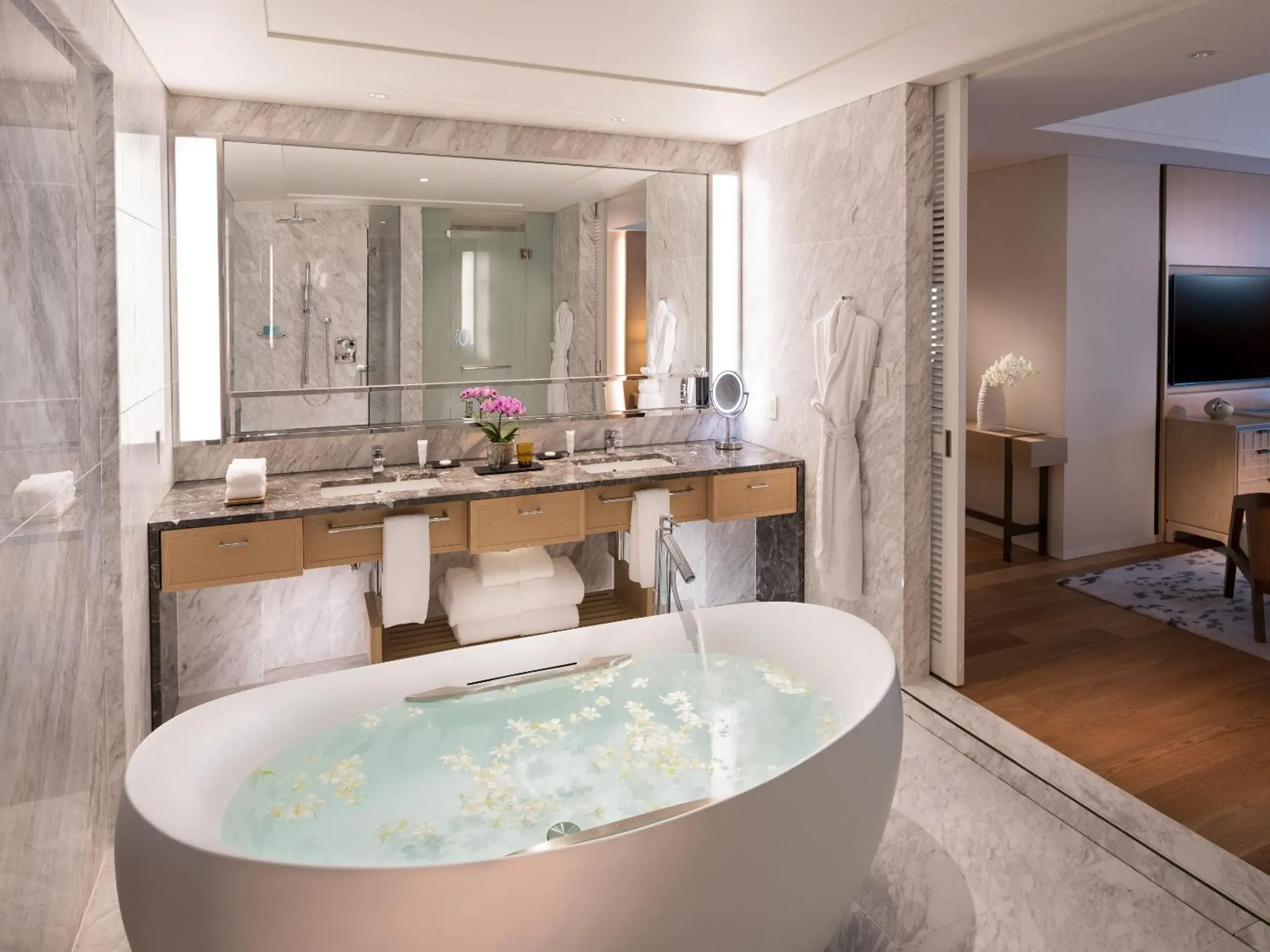 Bathroom in Halekulani Okinawa Bathroom in Halekulani Okinawa