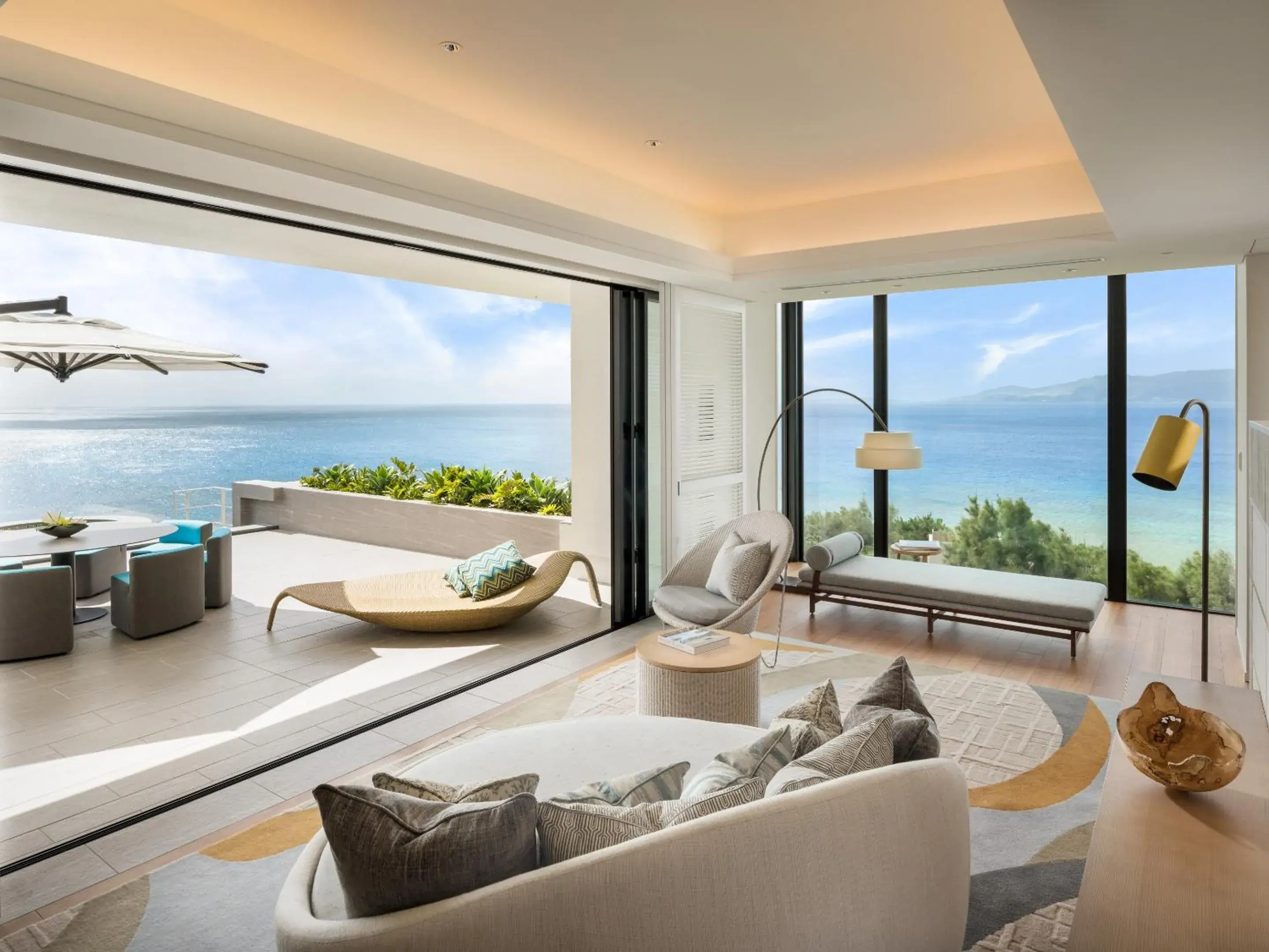 Property building in Halekulani Okinawa Property building in Halekulani Okinawa