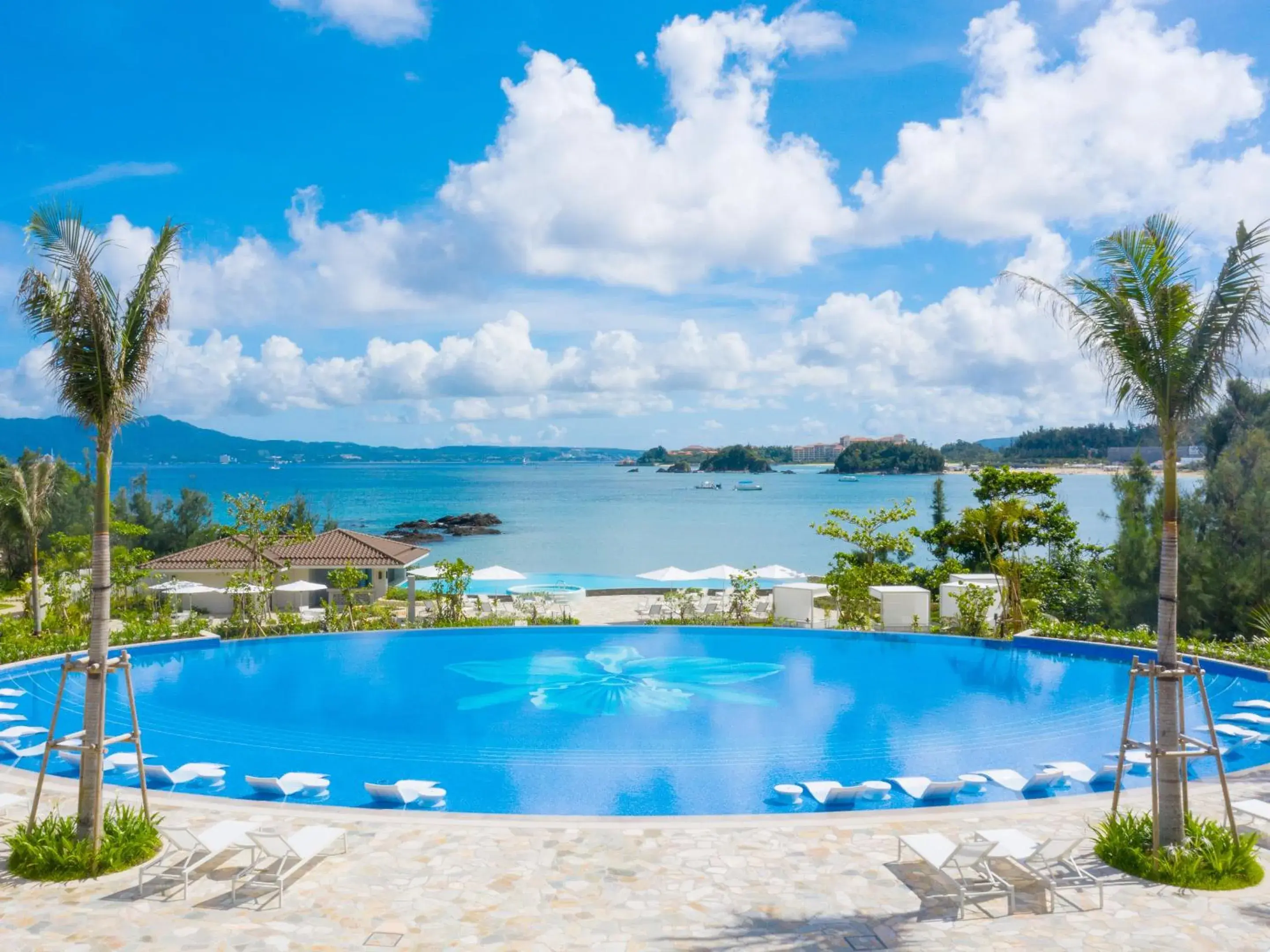 Pool view in Halekulani Okinawa Pool view in Halekulani Okinawa