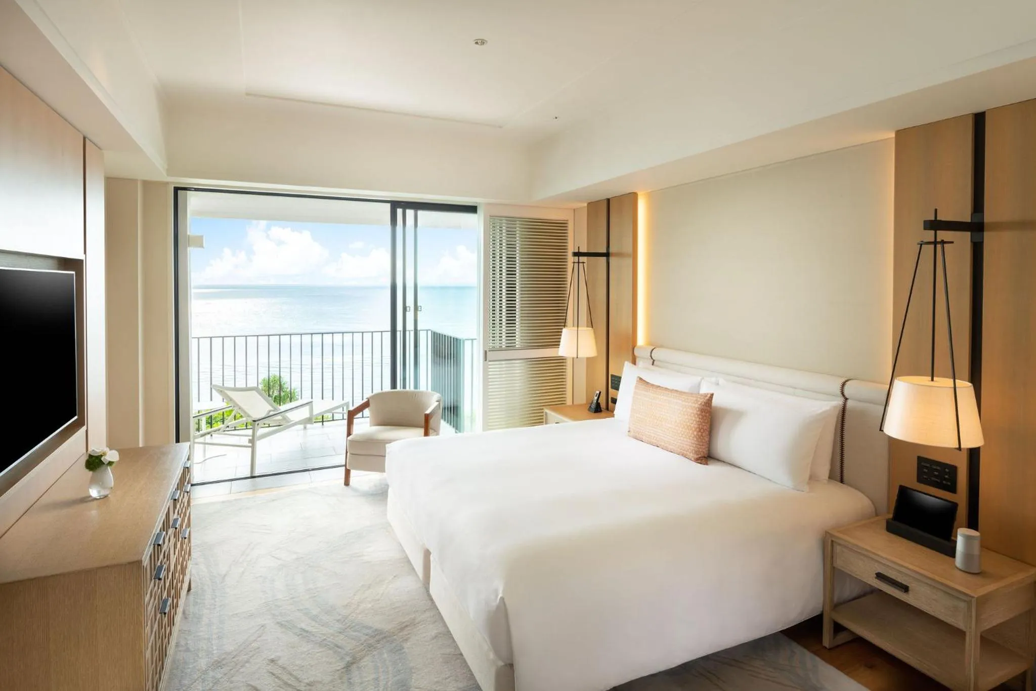 View (from property/room), Bed in Halekulani Okinawa