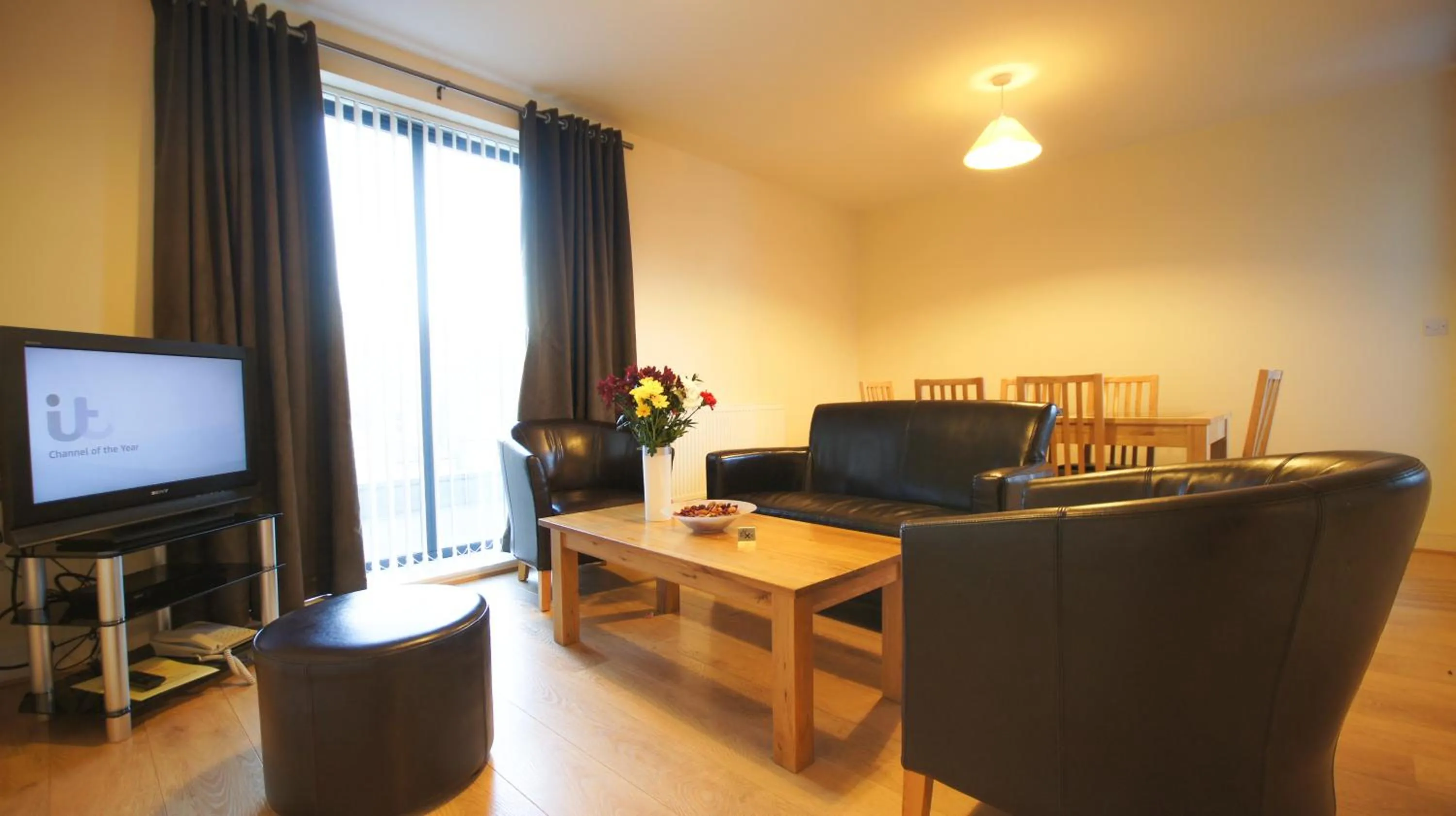 Seating area in Crompton Court Apartments