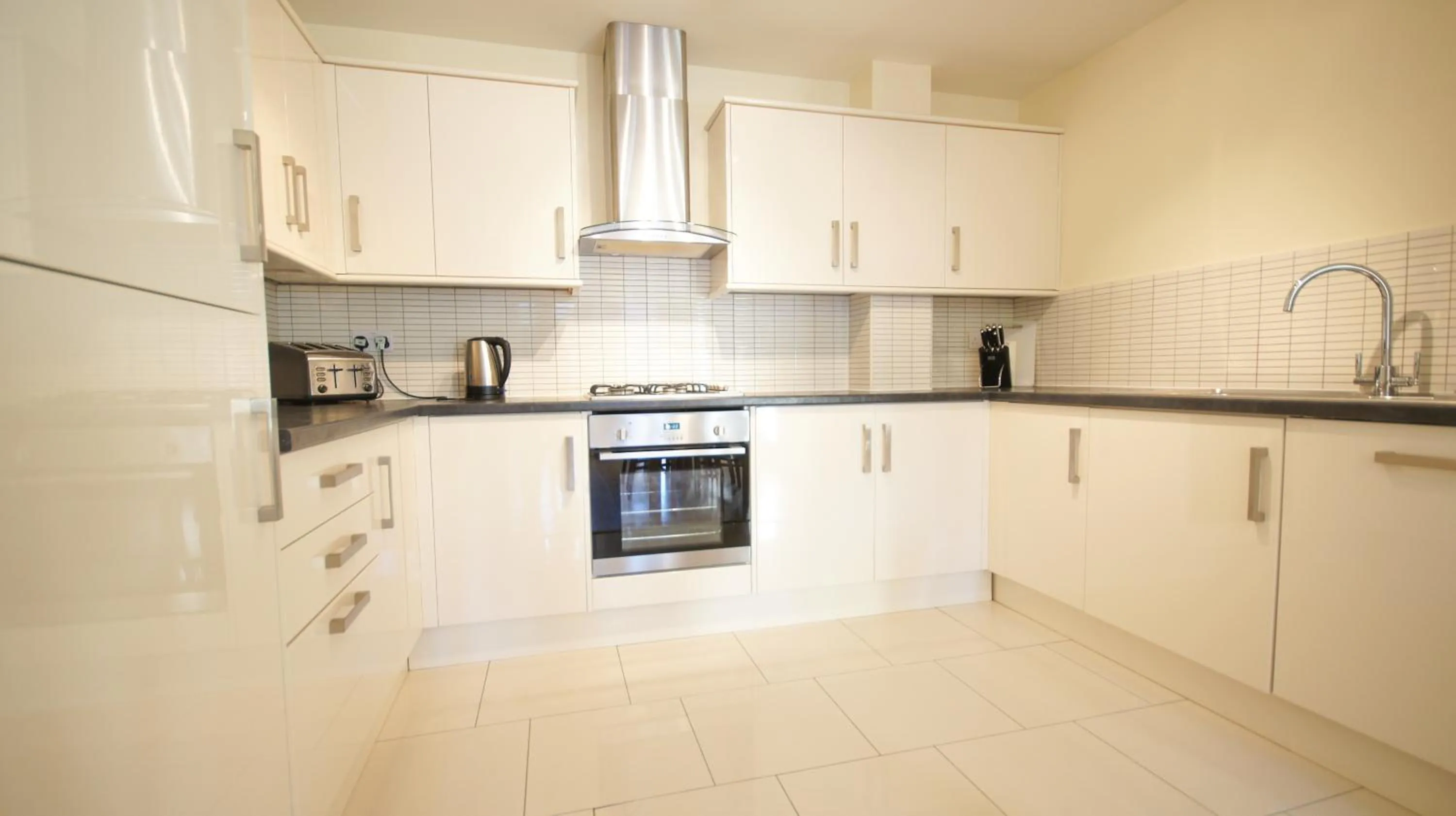 Living room in Crompton Court Apartments