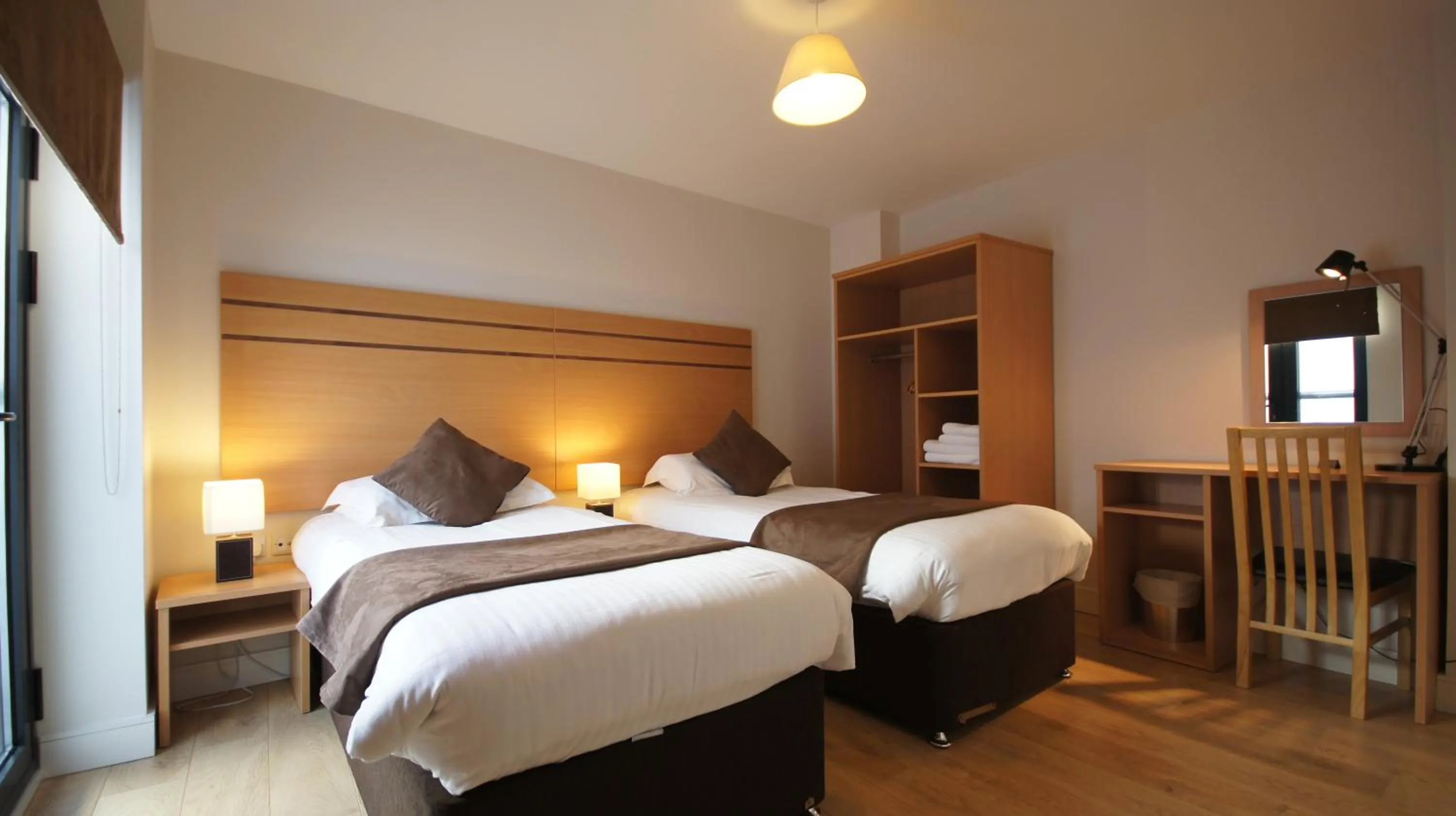 Bedroom, Bed in Crompton Court Apartments