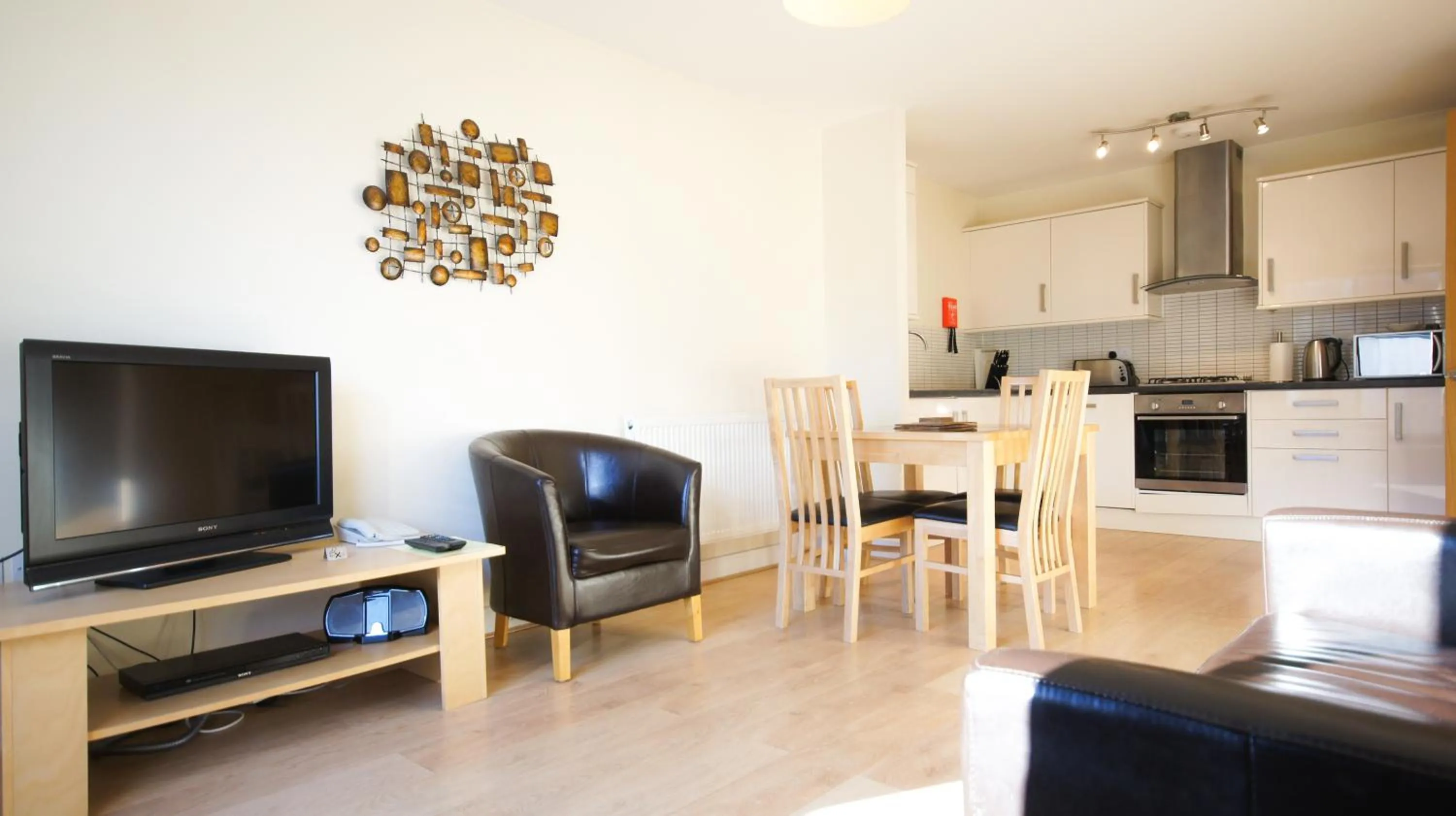 TV and multimedia in Crompton Court Apartments