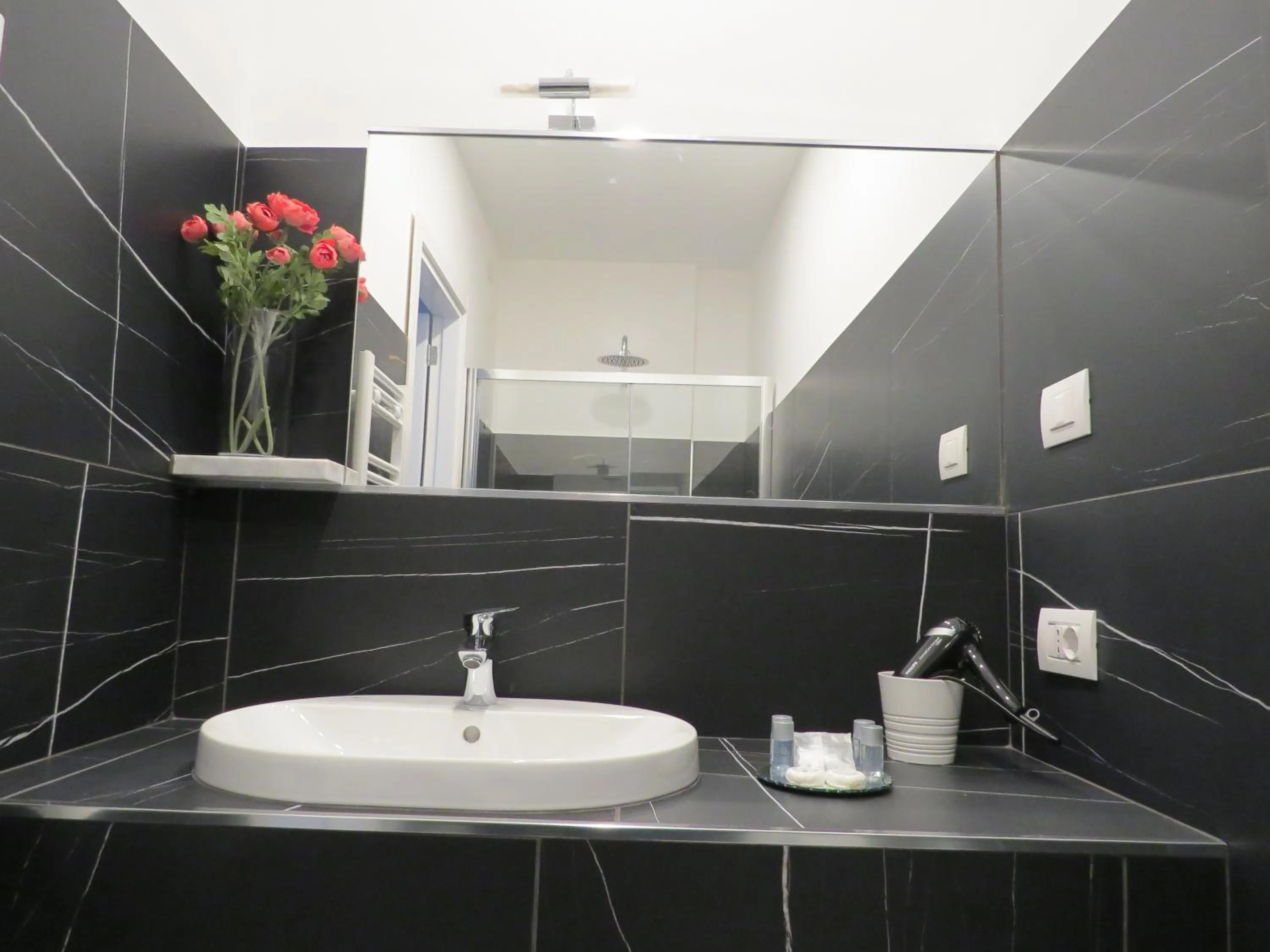 Bathroom in L'arco e il vico