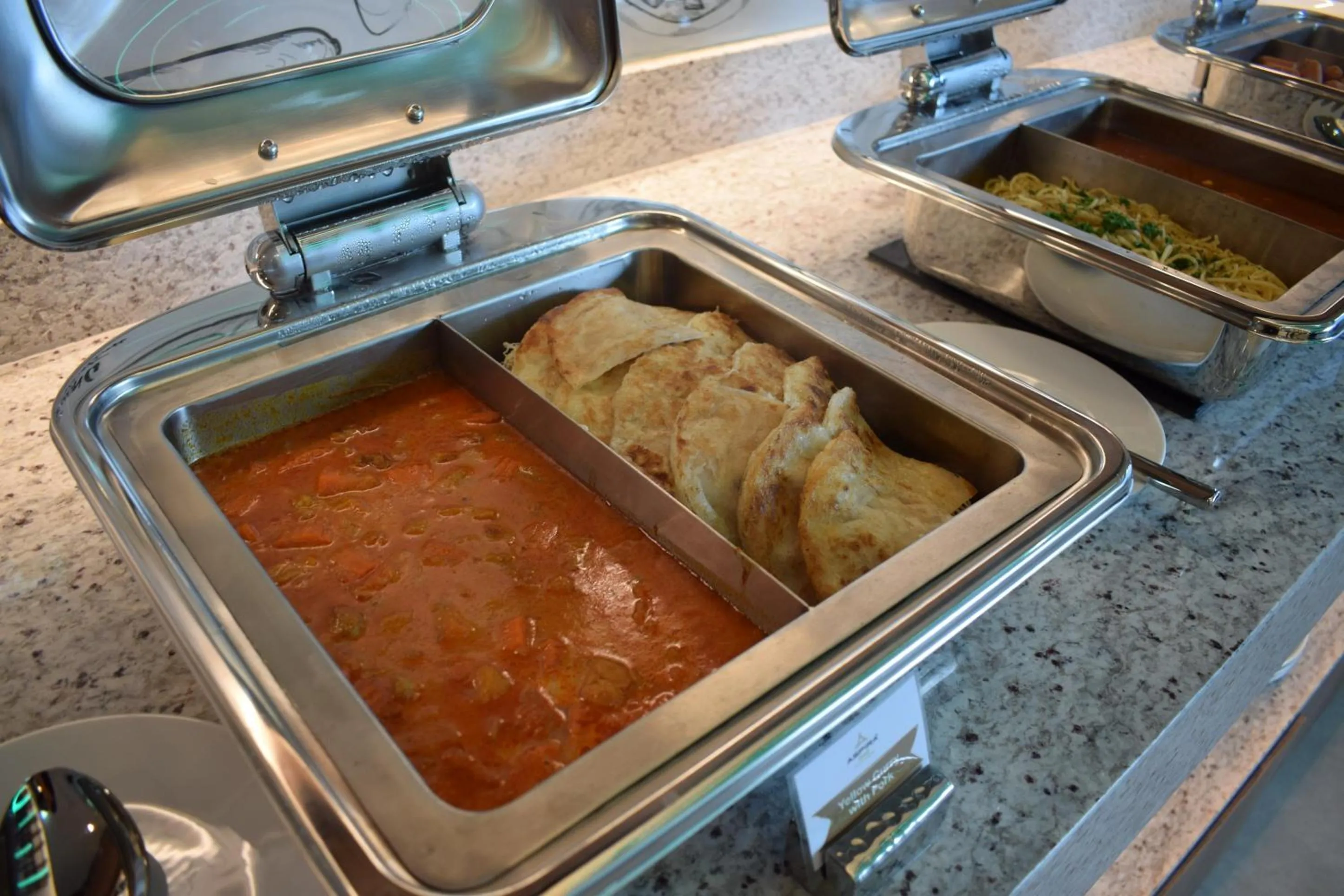 Restaurant/places to eat in Aspira One Sutthisan