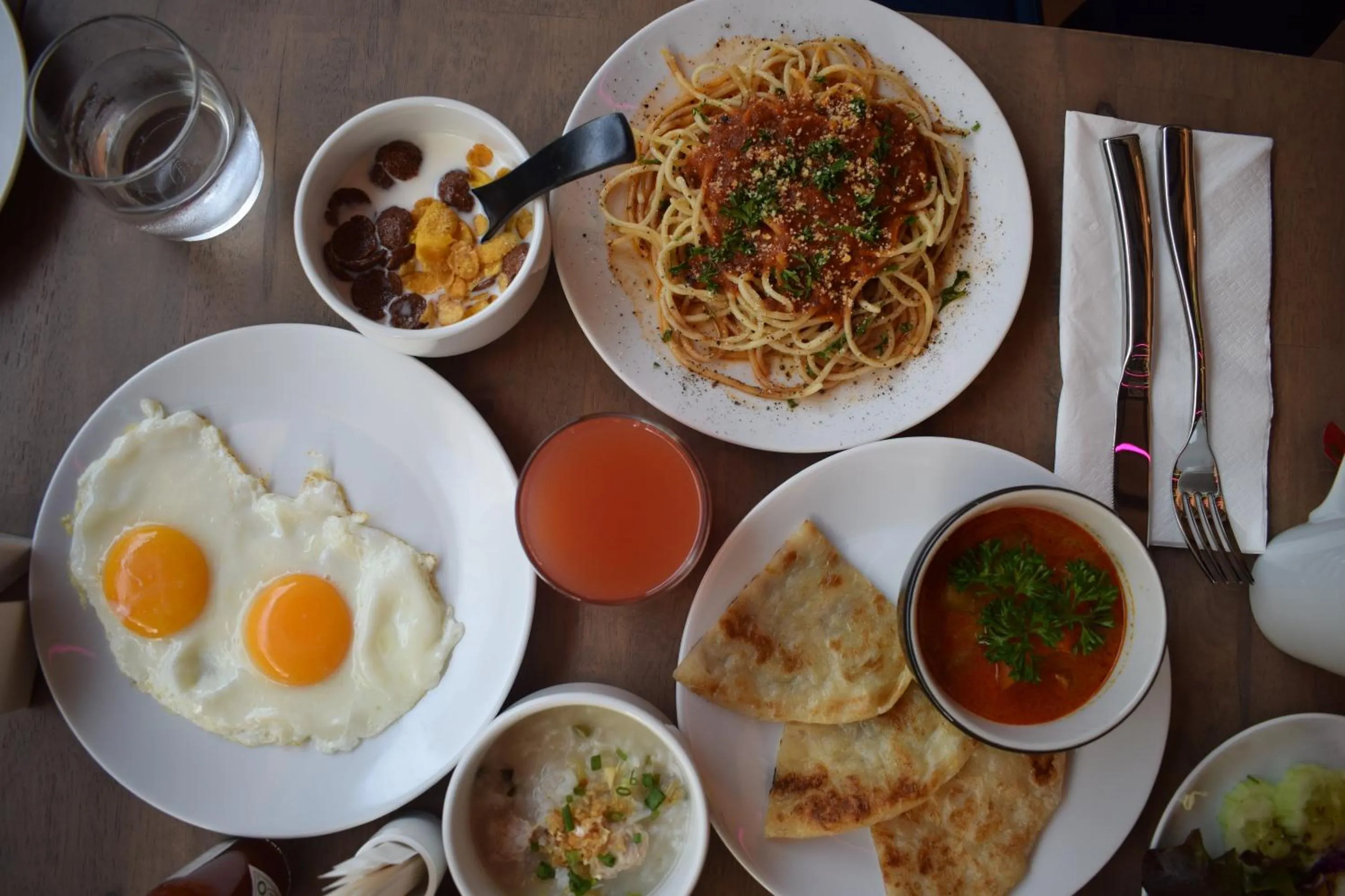 Restaurant/places to eat in Aspira One Sutthisan