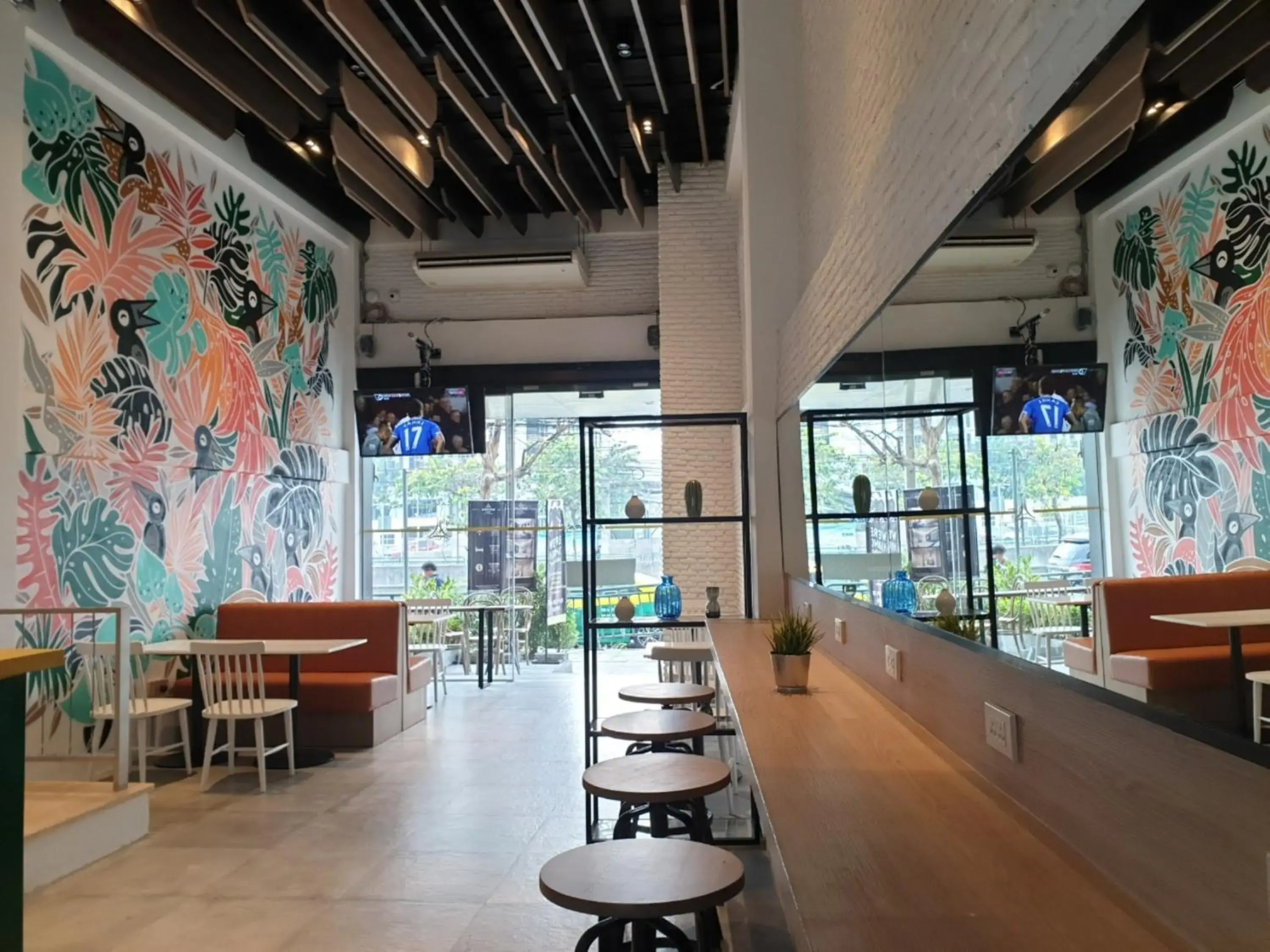 Lounge or bar in Aspira One Sutthisan Lounge or bar in Aspira One Sutthisan