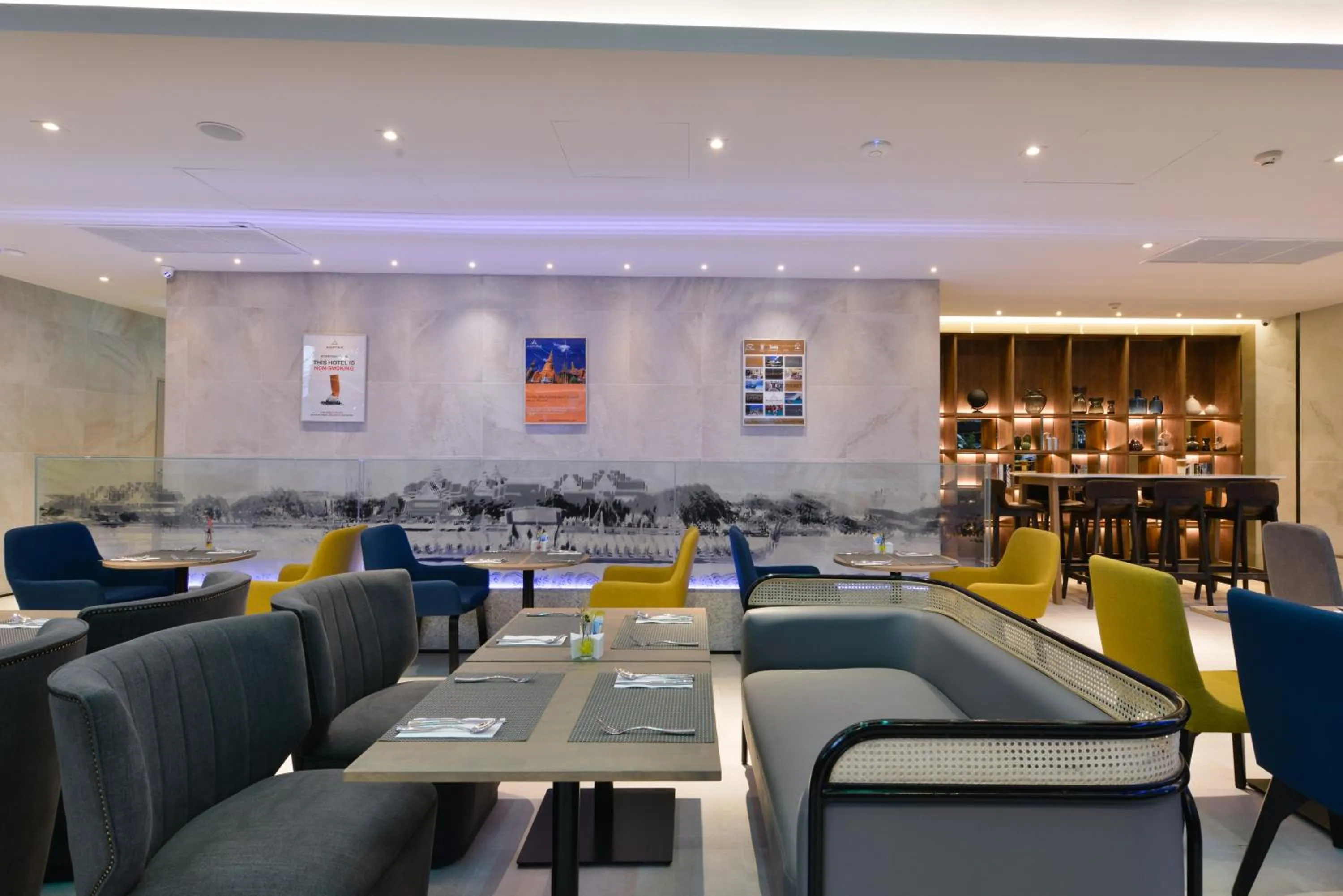 Restaurant/places to eat in Aspira One Sutthisan